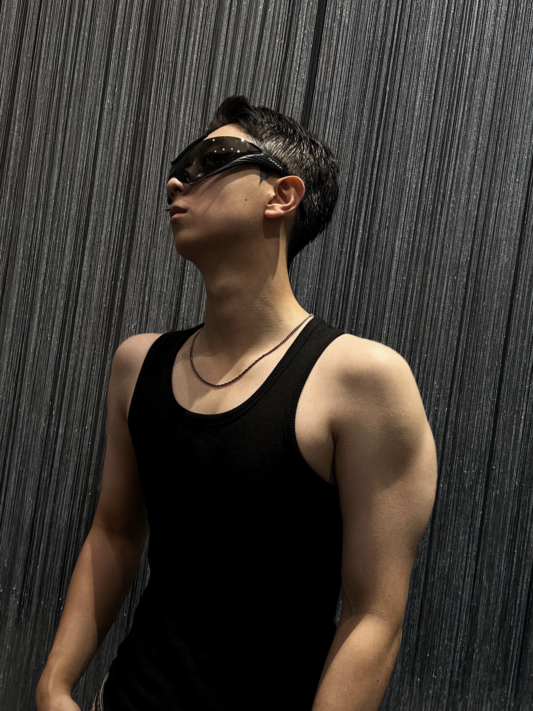 Gentle Monster x Mugler Spiral 01 M01 Black Gray 착용 스타일 - 3