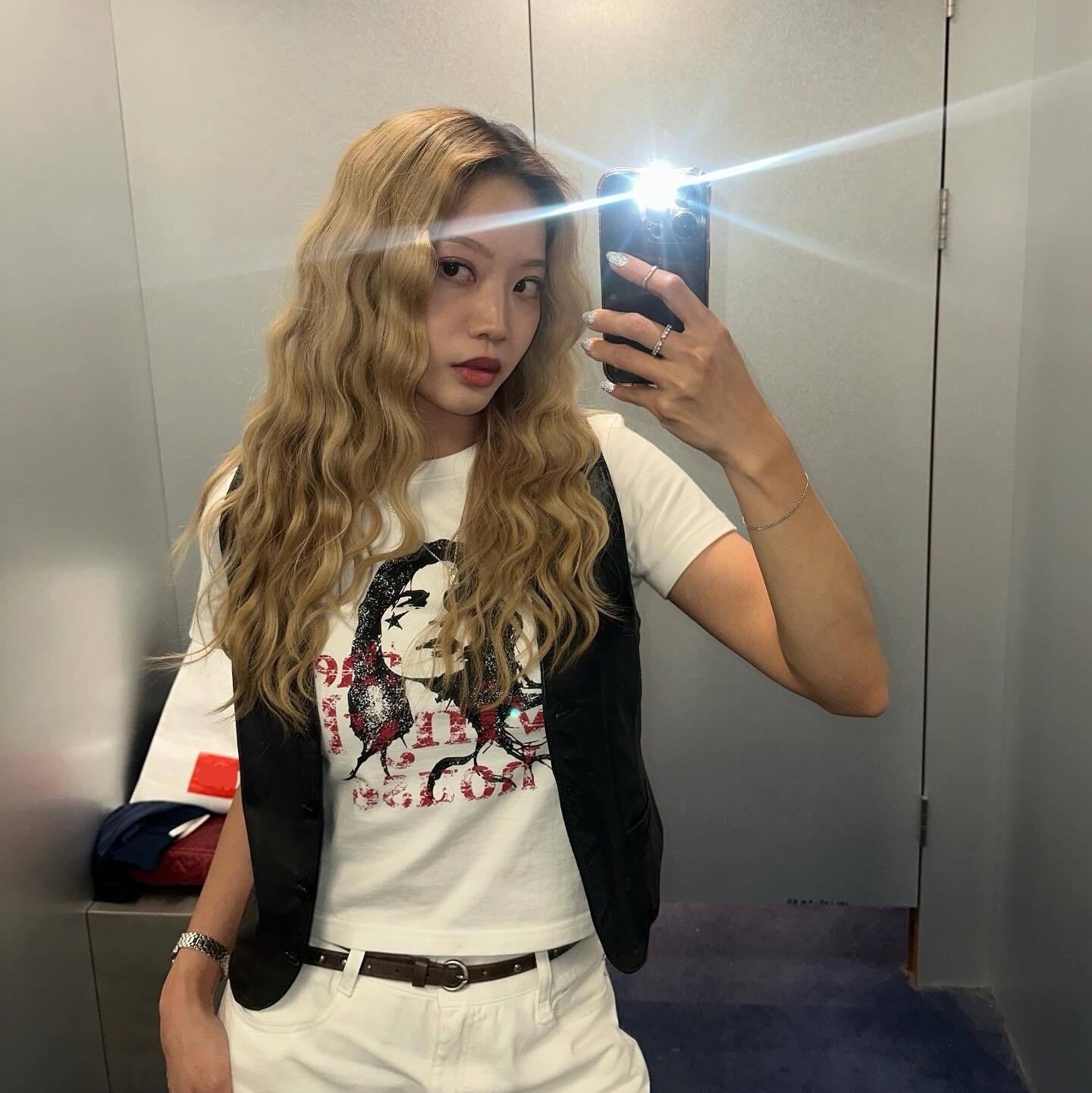 Thevinylhouse Vintage Woman Tee White 착용 스타일