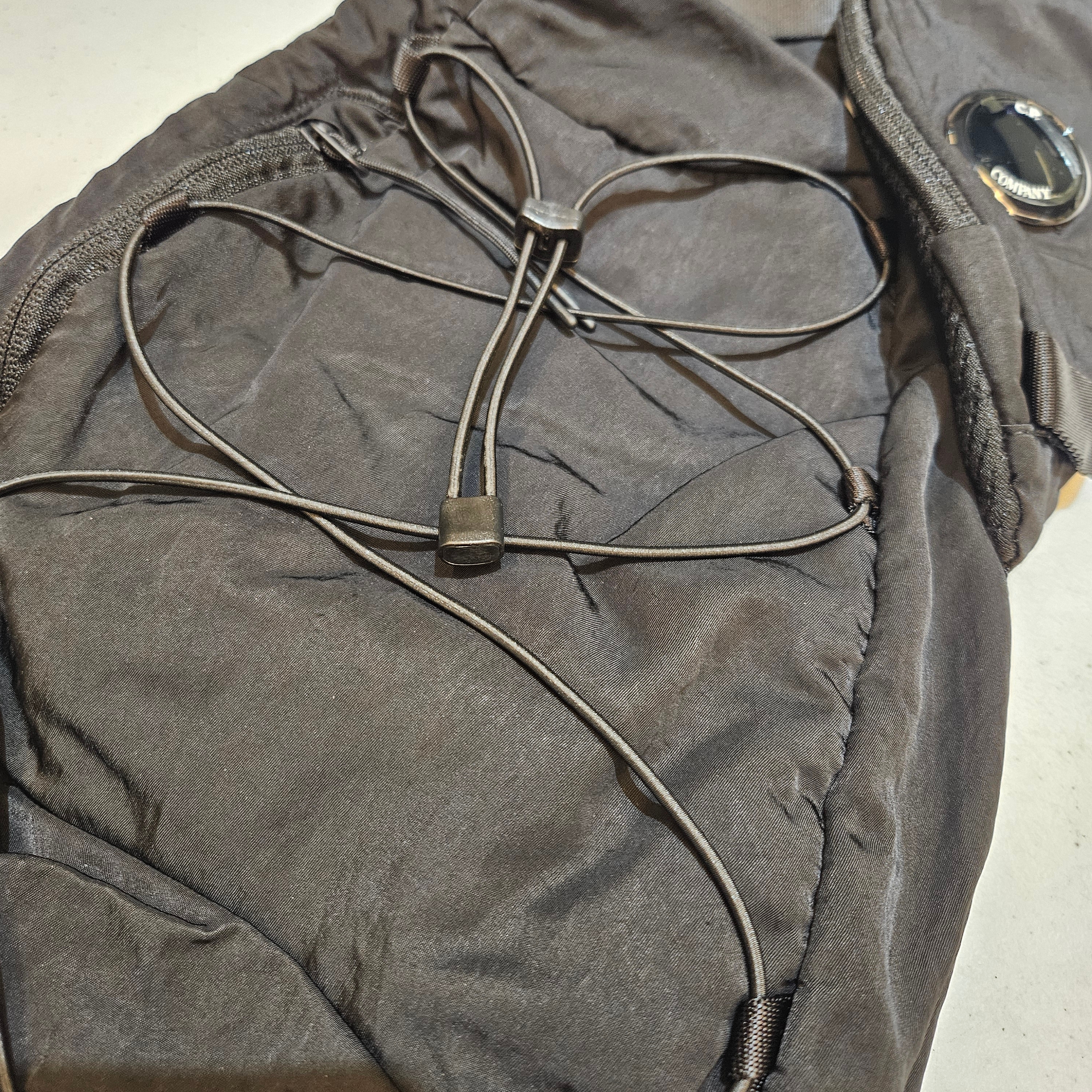 C.P. Company Cross Bag Beige Gray - 25SS, C.P. Company Cross Bag Cross Bag Blue - 25SS 착용 스타일 - 3