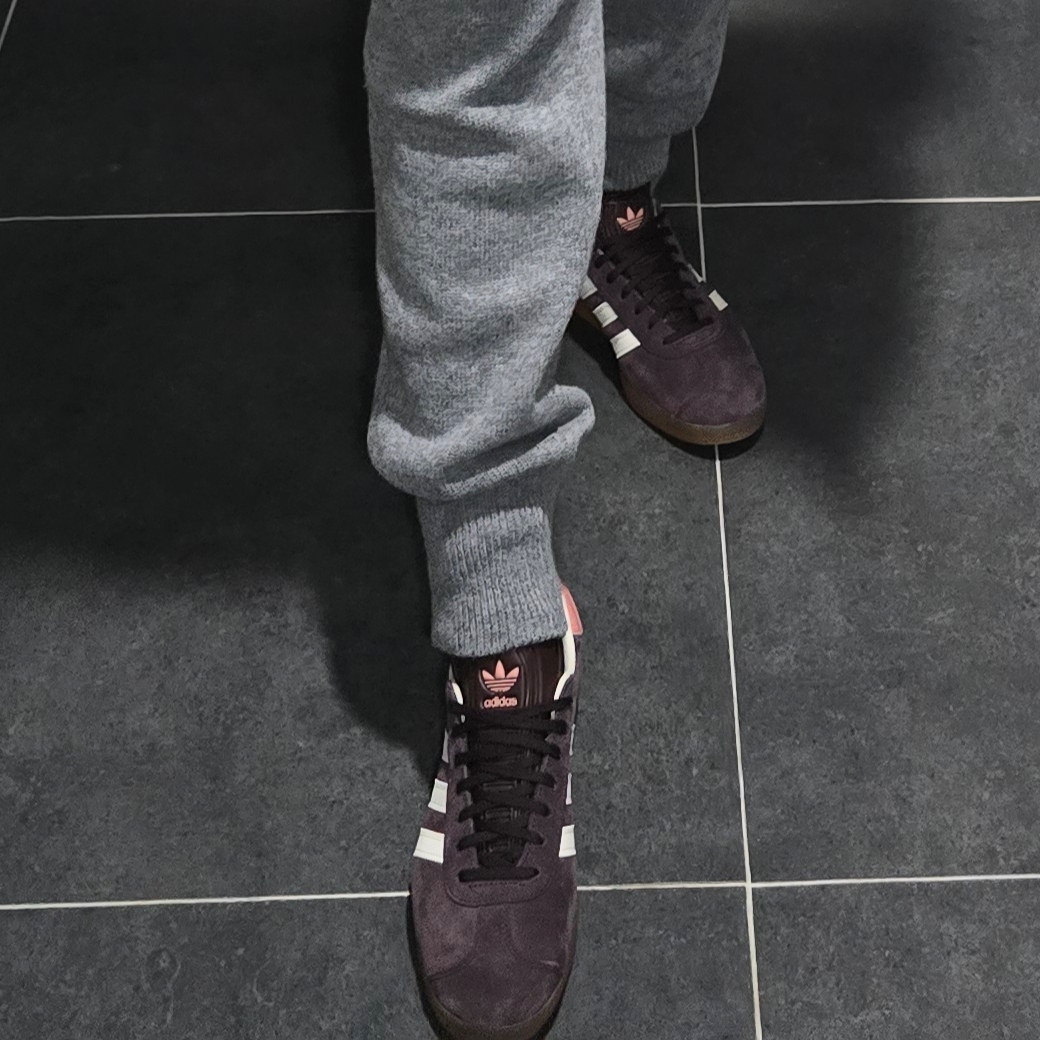 (W) Adidas Gazelle Shadow Brown 착용 스타일 - 3