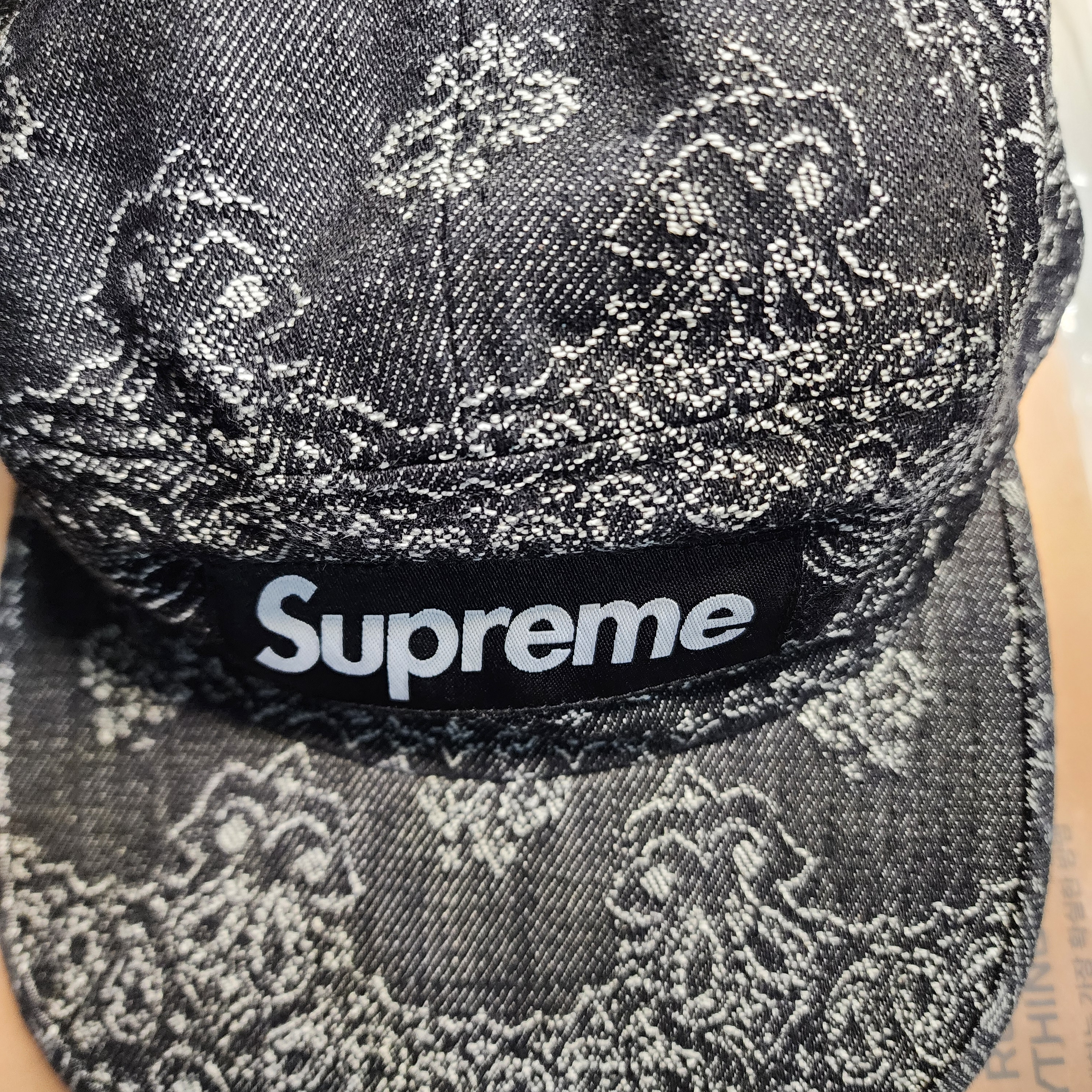 Supreme Bandana Jacquard Denim Camp Cap Black - 25SS 착용 스타일