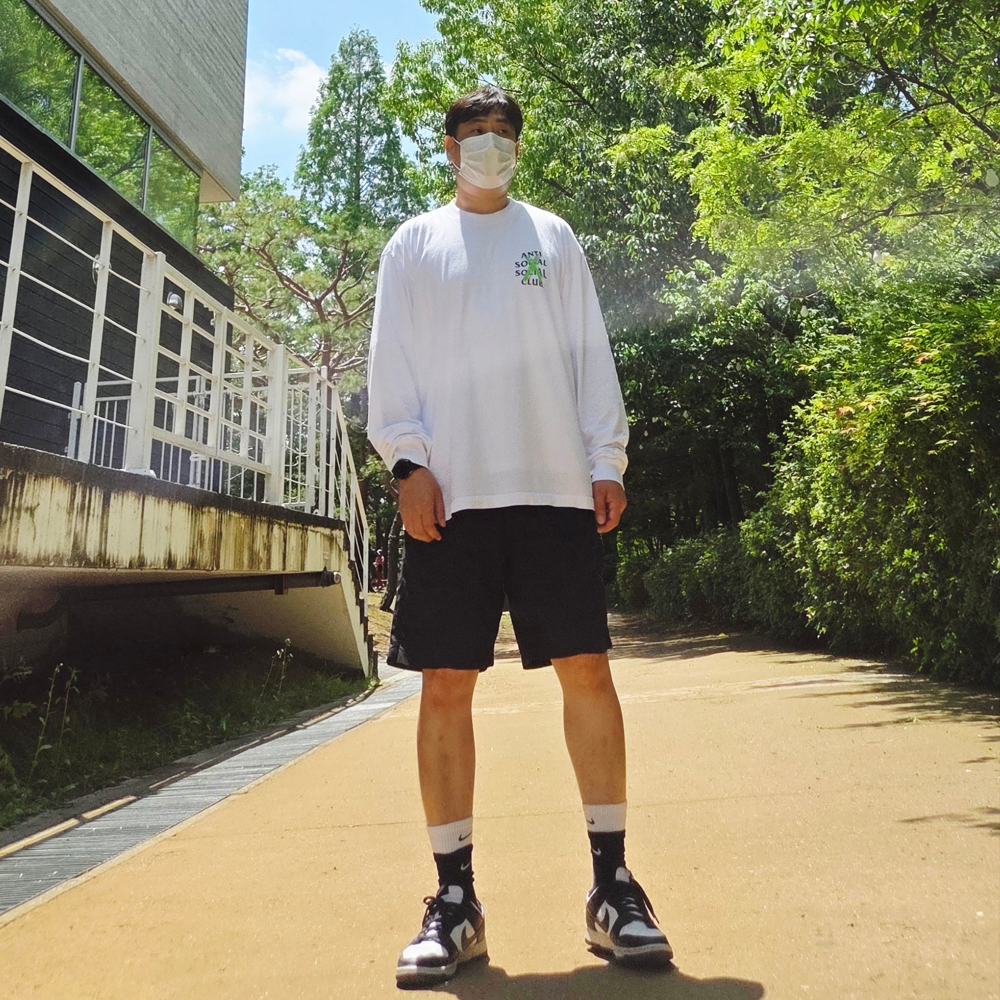 Nike Dunk Low Retro Black, Nike Everyday Plus Cushioned Training Crew Socks Black White (Korean Ver.) 착용 스타일 - 1