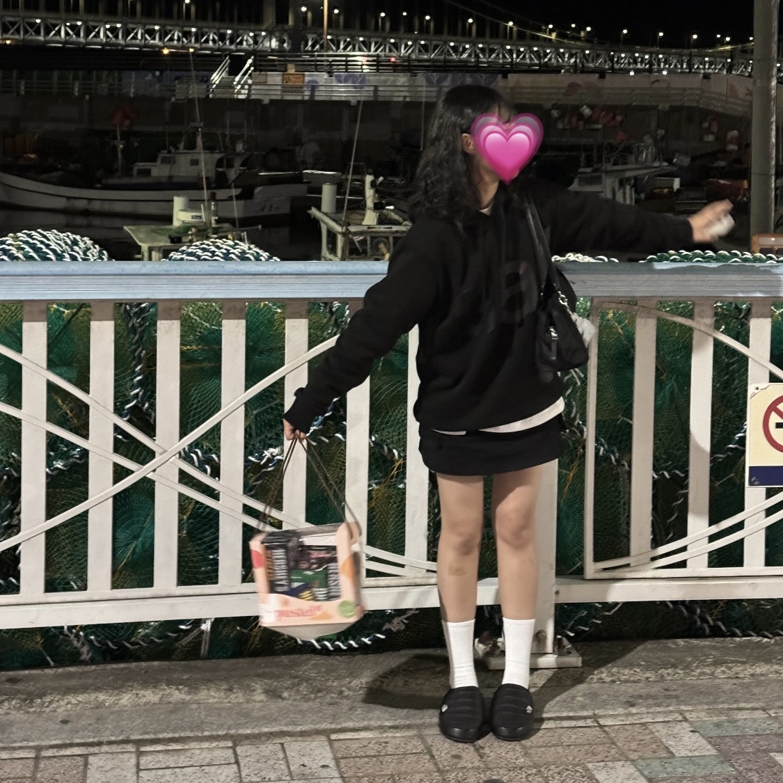 [KREAM 단독] Safarispot Basic Safari Hoodie Black, (W) The North Face Thermoball Traction Mule V Black 착용 스타일 - 1