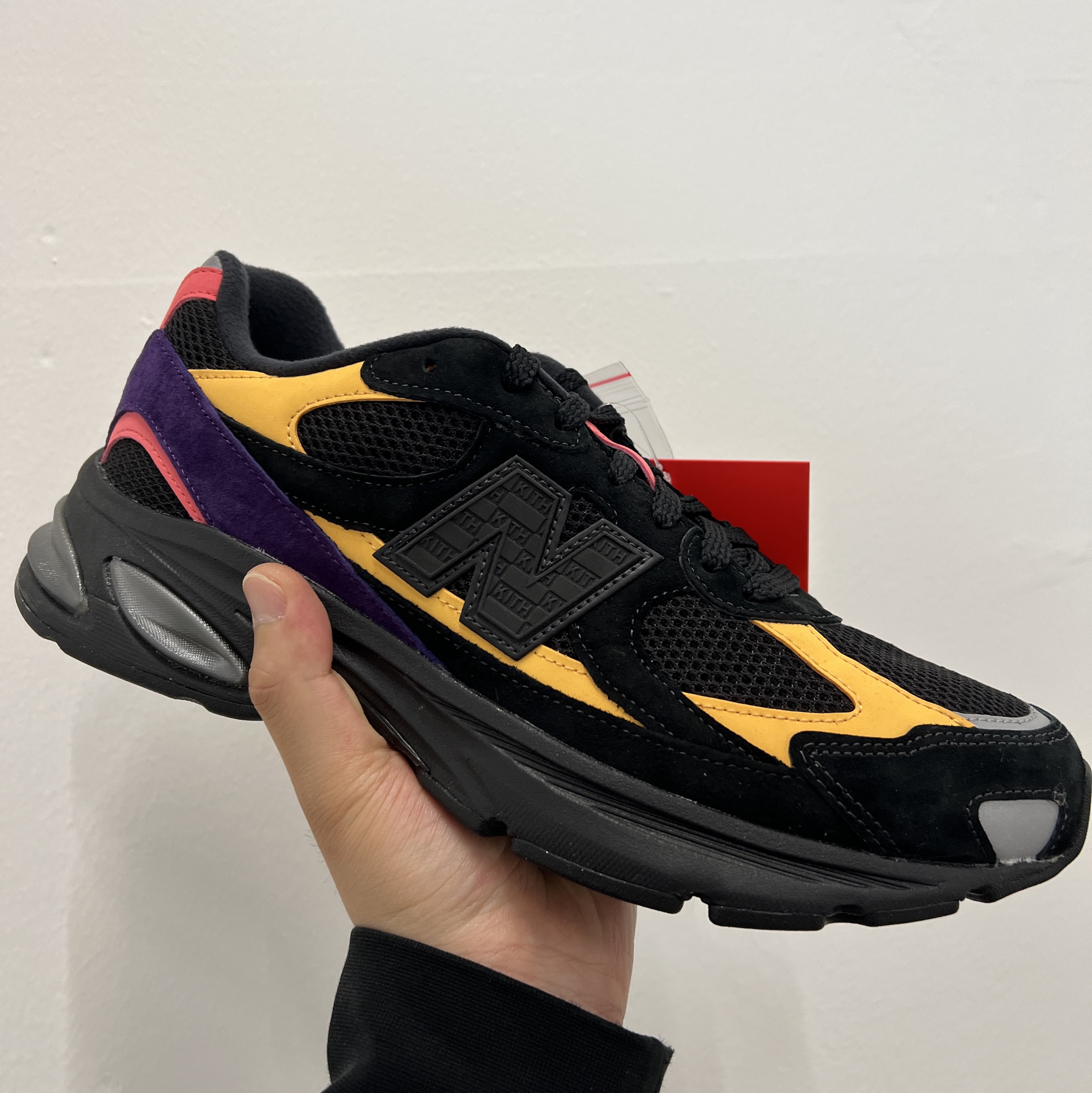 New Balance x Ronnie Fieg 2010 Abzorb Black Yellow 착용 스타일