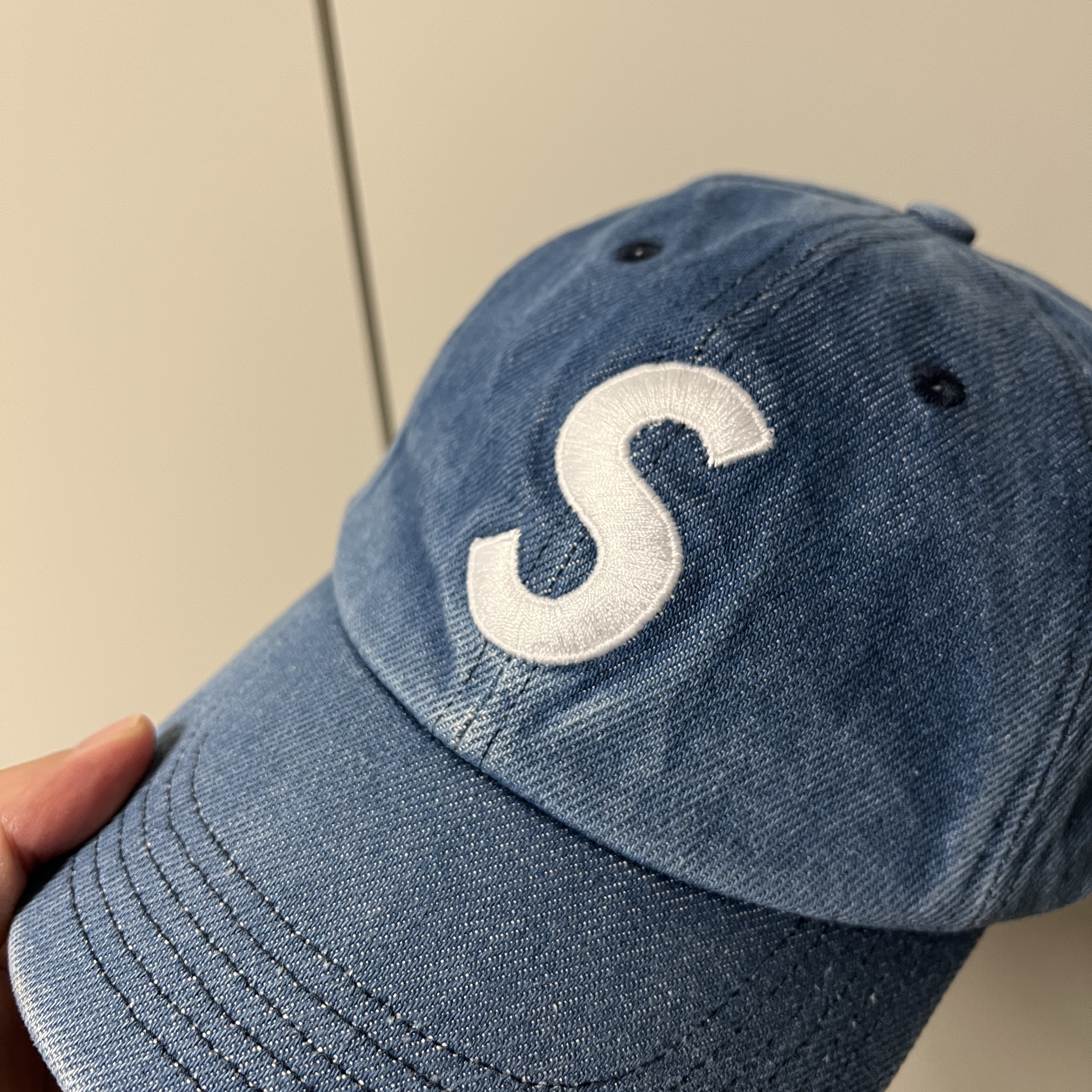 Supreme Pigment S Logo 6-Panel Denim - 24FW 착용 스타일