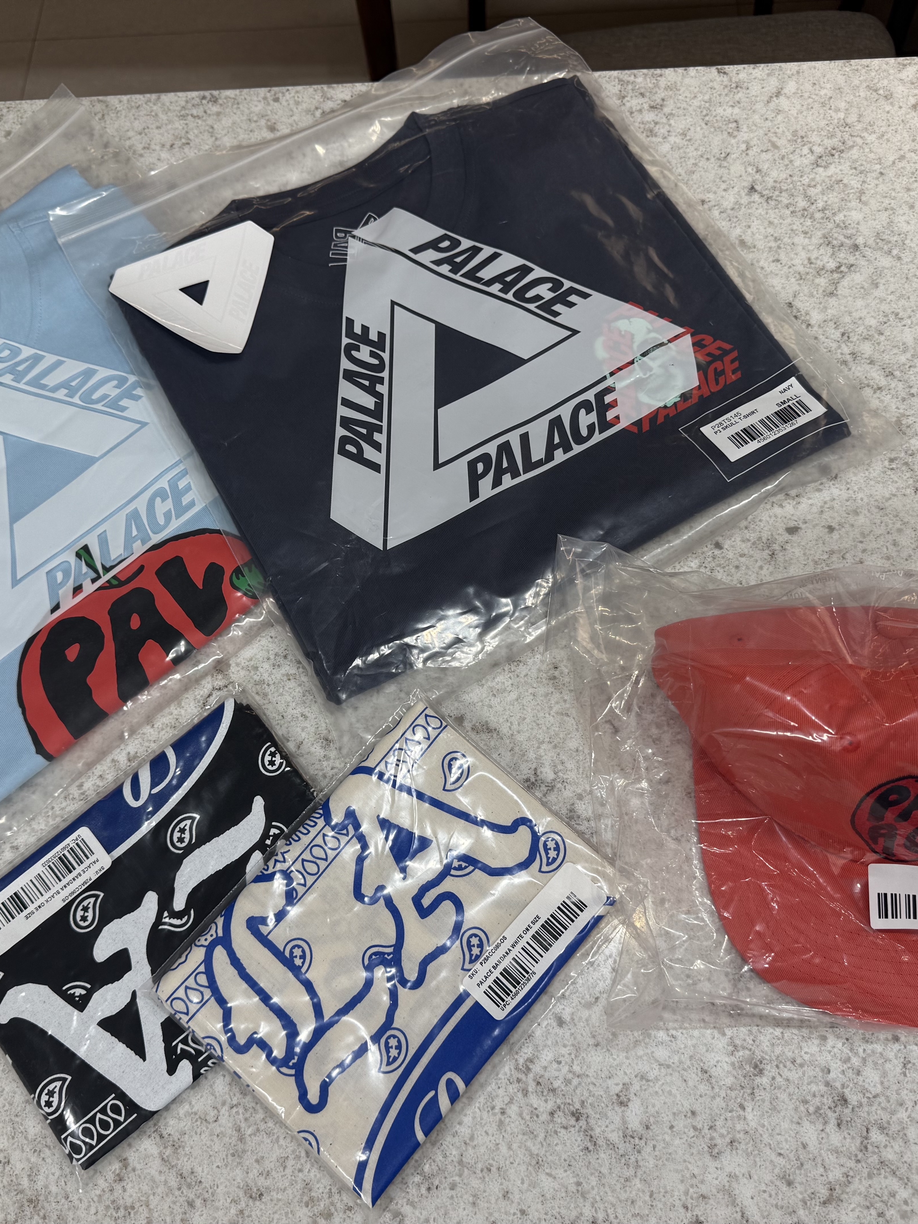 Palace Bad Apple T-Shirt Skyline Blue - 25SS, Palace P3 Skull T-Shirt Navy - 25SS 착용 스타일 - 5