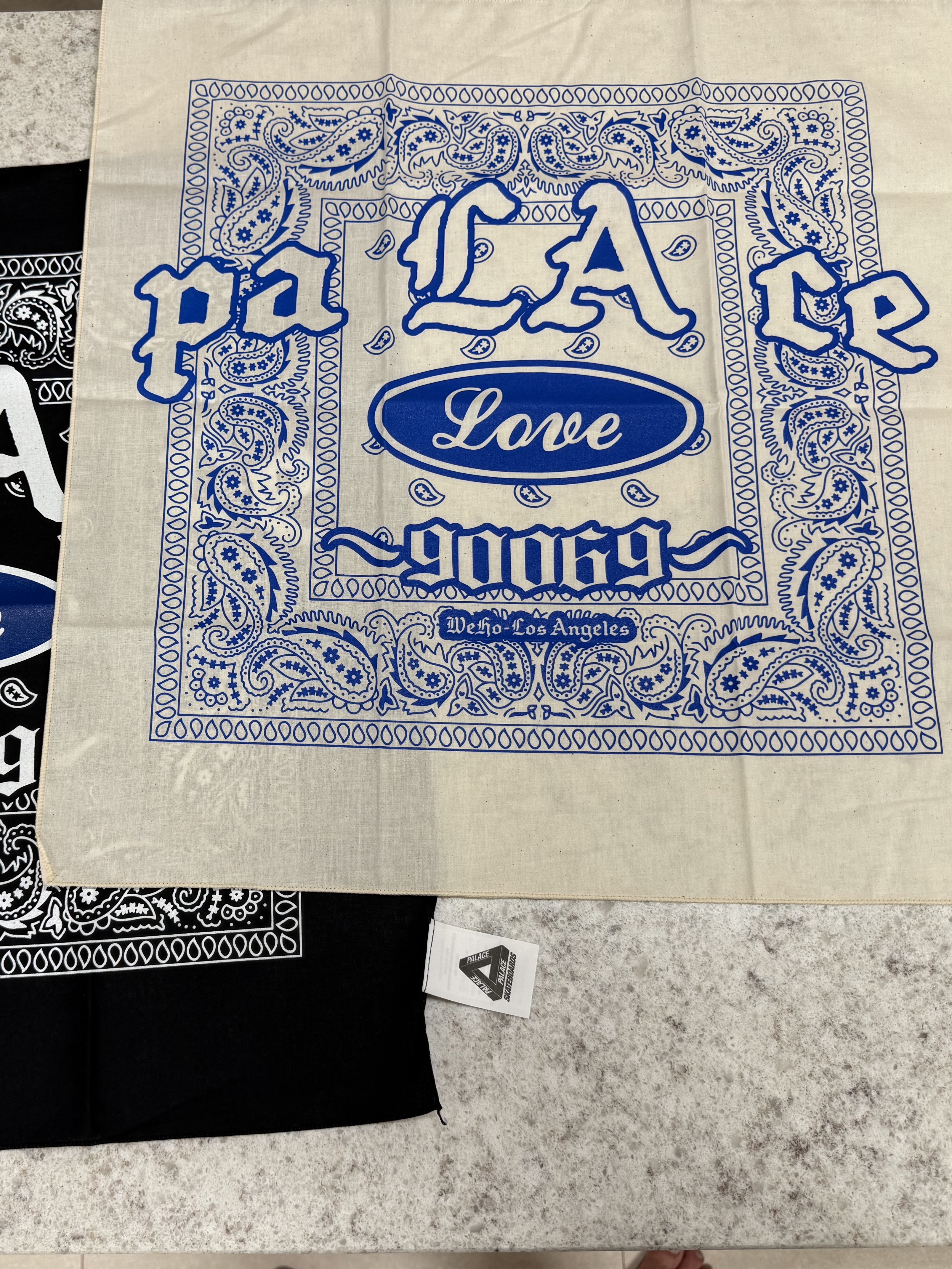 Palace Bad Apple T-Shirt Skyline Blue - 25SS, Palace P3 Skull T-Shirt Navy - 25SS 착용 스타일 - 7