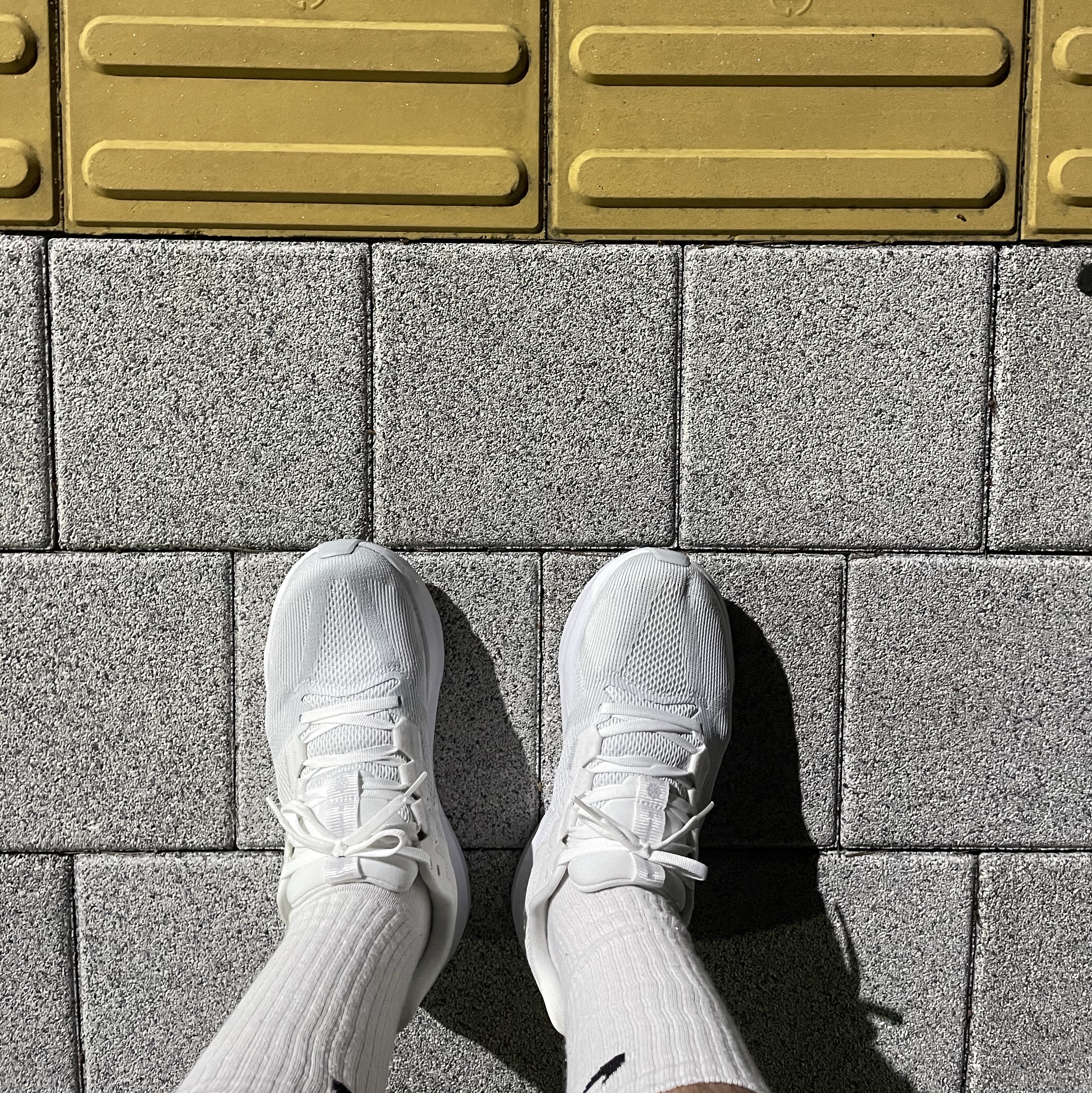 Nike Zoom Structure 25 White Pure Platinum 착용 스타일