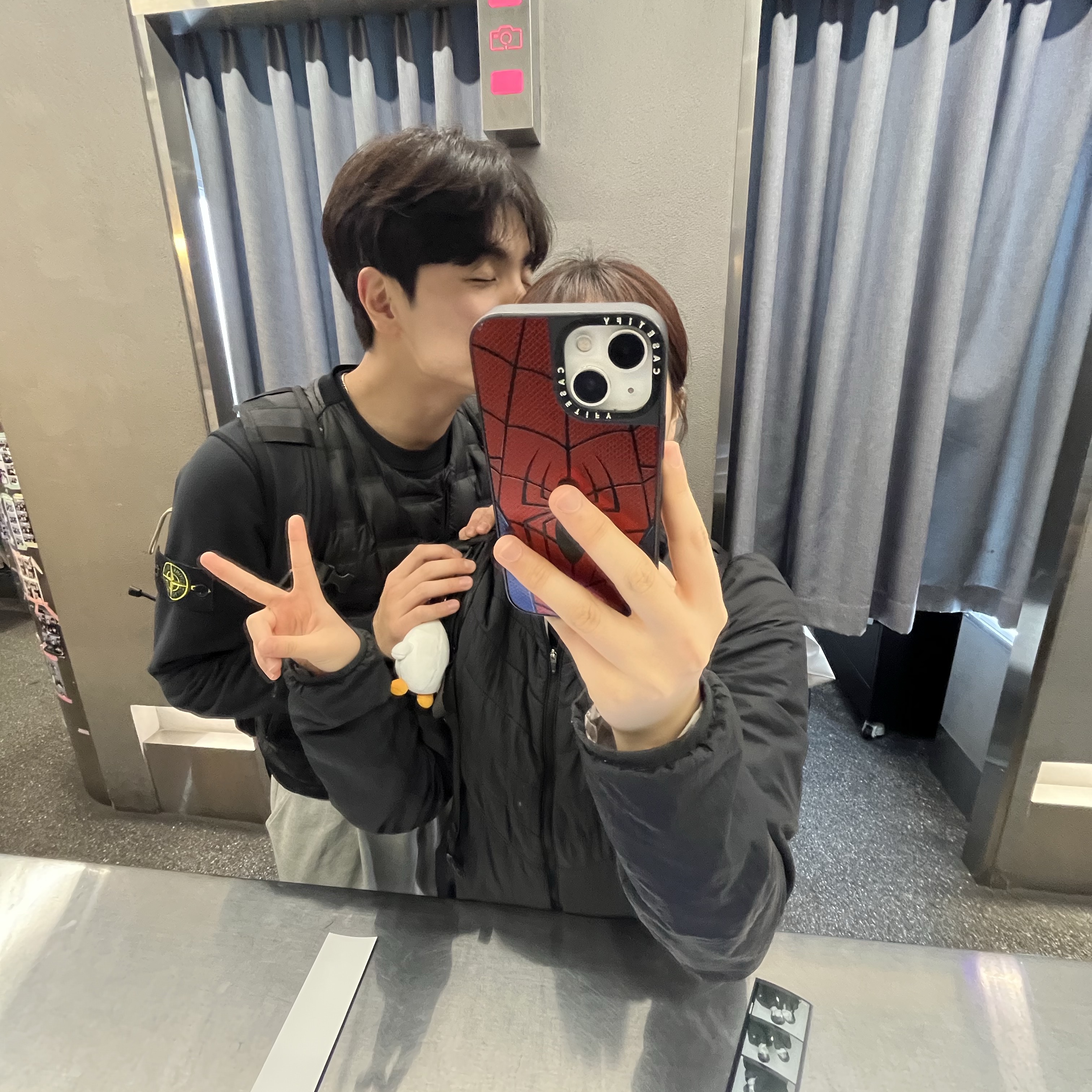Stone Island 6100044 Organic Cotton Fleece Crewneck Sweatshirt with Ribbed Details Black - 25SS, Casetify x Marvel iPhone Spider-Man Suit Magsafe Mirror Case Silver Mirror Black Bumper 착용 스타일