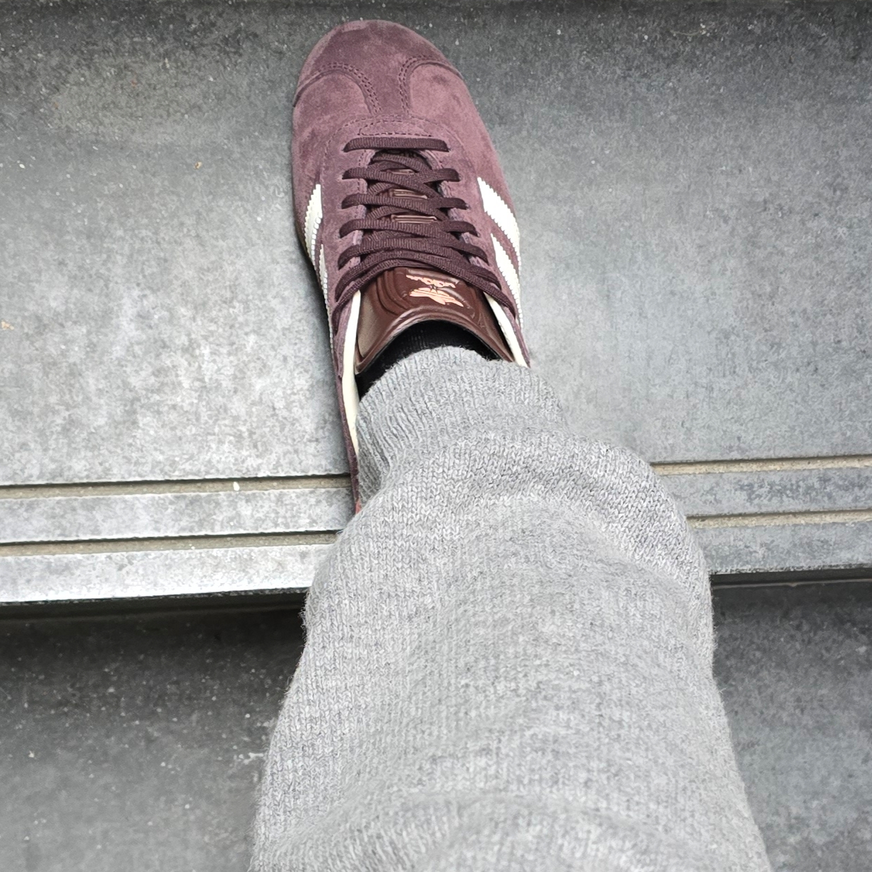 (W) Adidas Gazelle Shadow Brown 착용 스타일 - 2