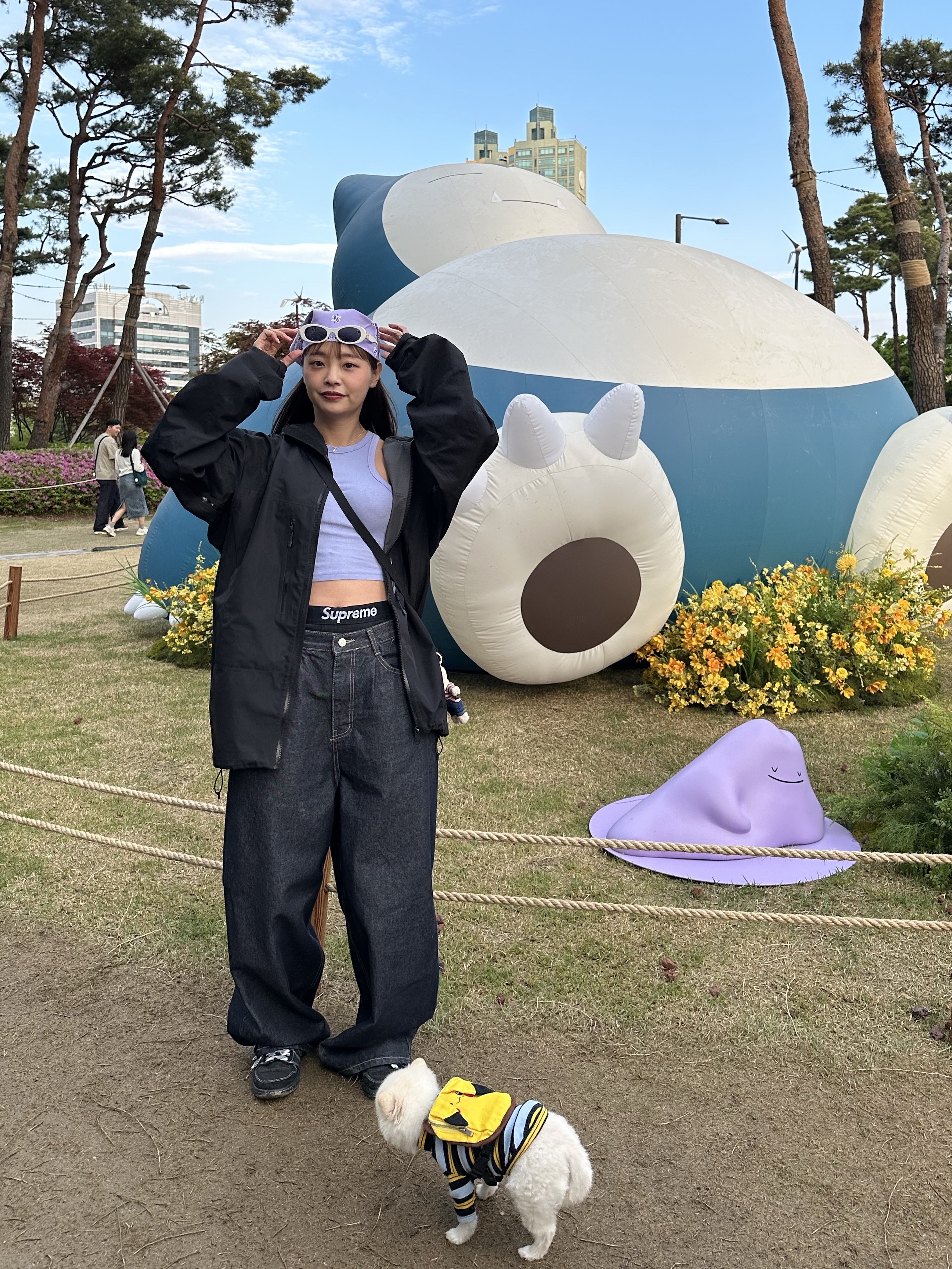 Arc'teryx Alpha SV Jacket Black, Jordan 1 x Travis Scott Retro Low OG SP Black Phantom 착용 스타일 - 2