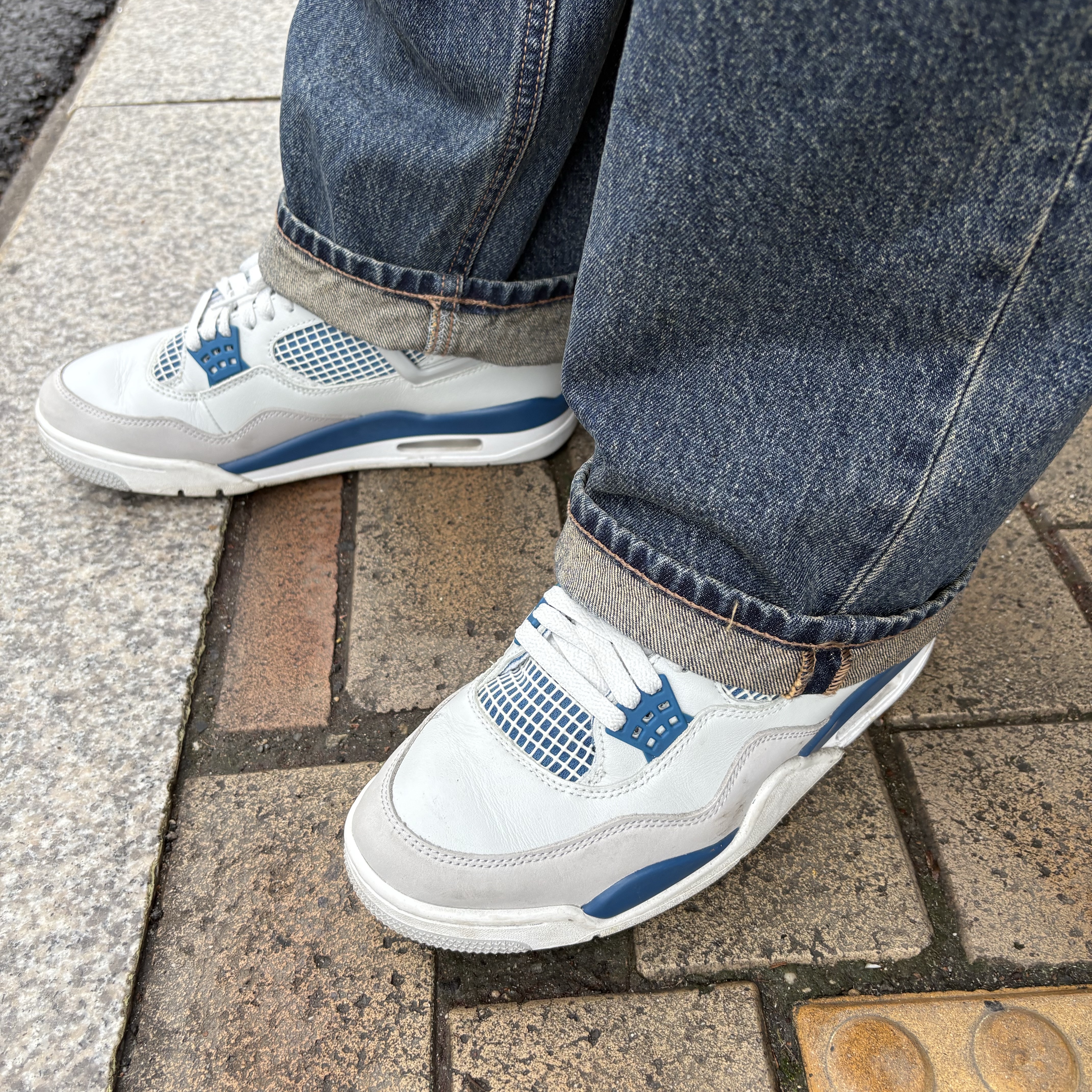 Jordan 4 Retro Industrial Blue 착용 스타일