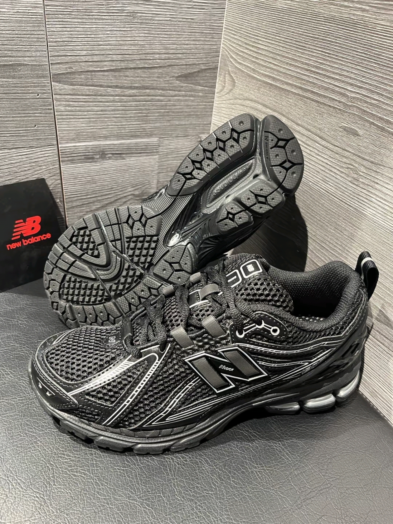 New Balance 1906R Black Silver Metallic 착용 스타일