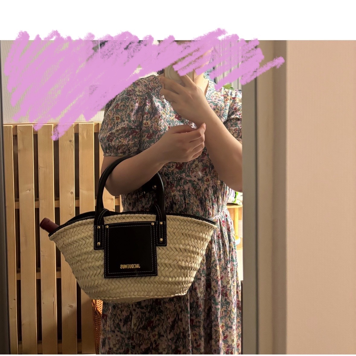Jacquemus Le Petit Panier Soli Mini Beach Basket Bag Black 착용 스타일