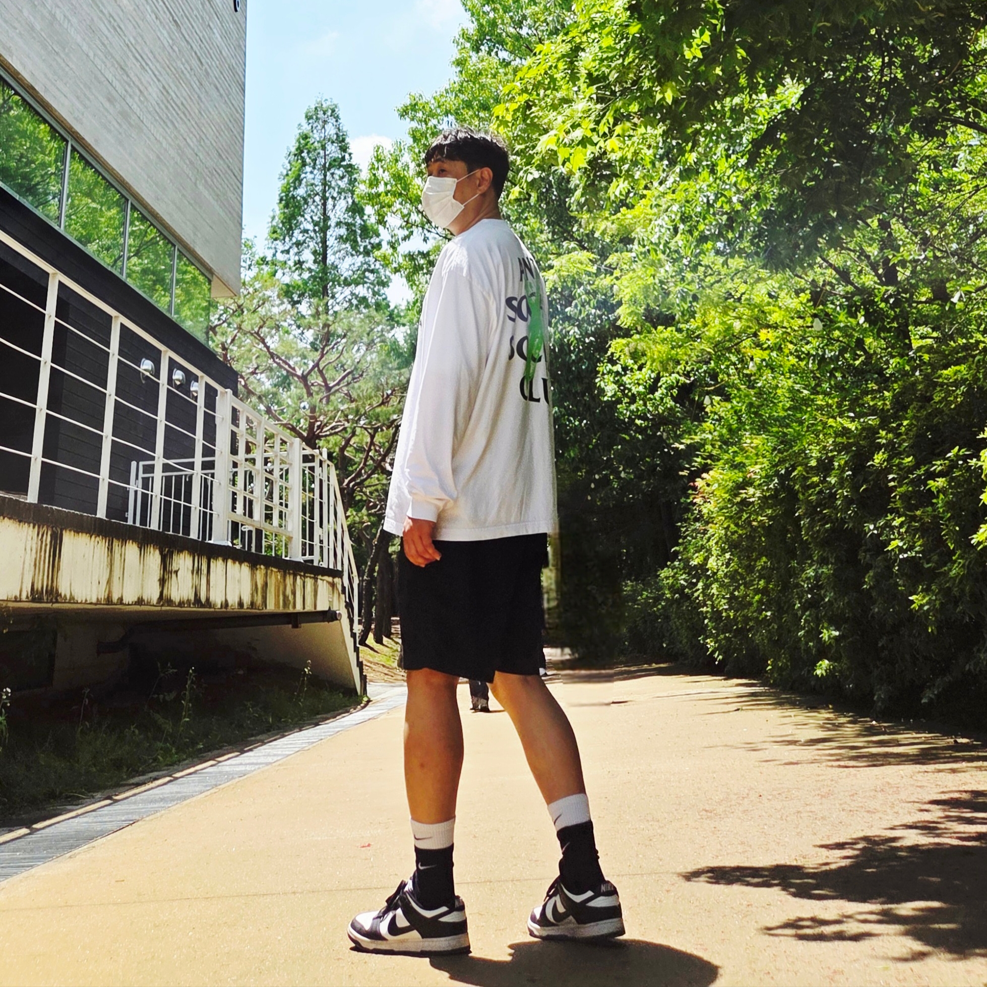 Nike Dunk Low Retro Black, Nike Everyday Plus Cushioned Training Crew Socks Black White (Korean Ver.) 착용 스타일 - 2