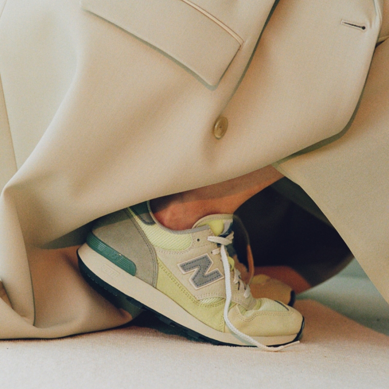 New Balance x Auralee 475 Aloe Wash Beechnut 착용 스타일 - 2