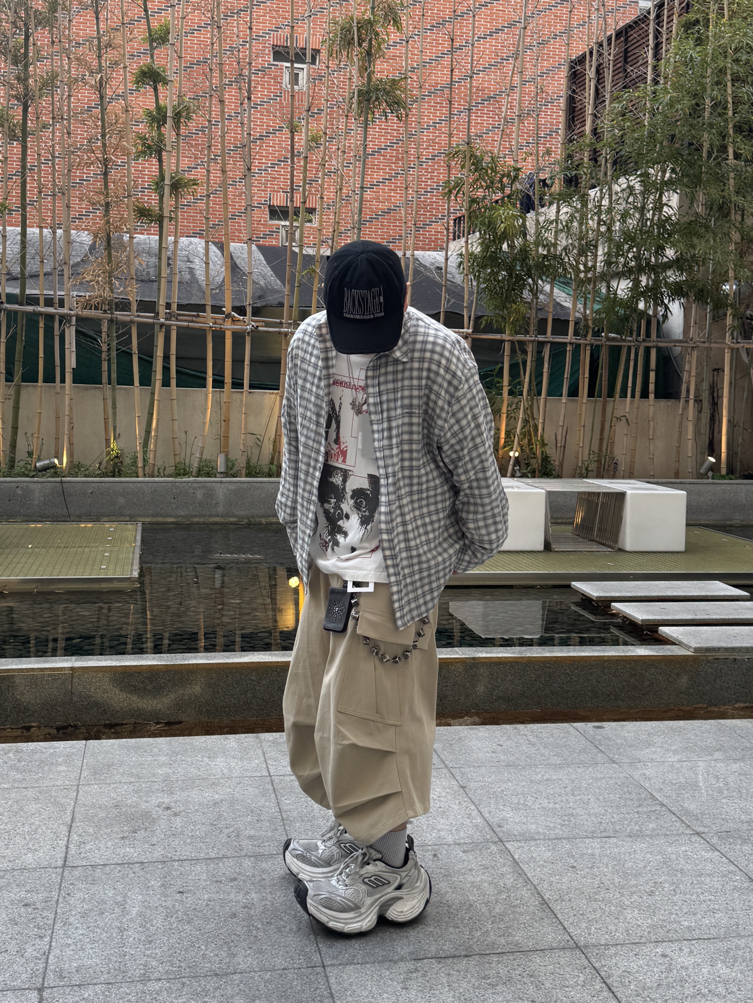 Nonnod Side cargo shorts Beige, [프리오더] Polyteru Rivet Card Wallet Black 착용 스타일