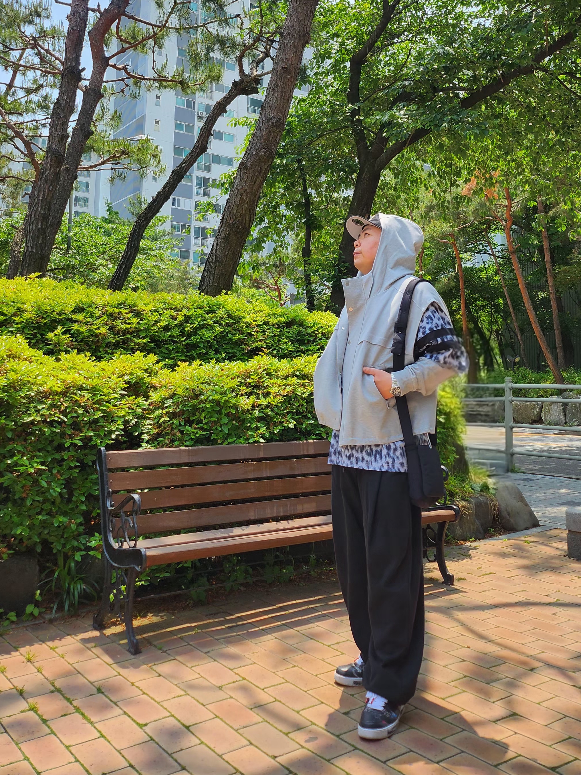 Deus Ex Machina Seoul College Long Sleeve T-Shirt Grey Marle, Suade Two Tuck Long Pants Black 착용 스타일 - 1