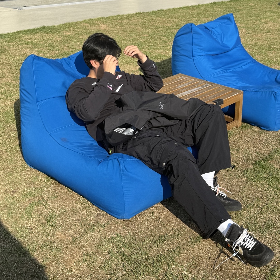 Nike x Off-White Air Force 1 Low Black White, Arc'teryx Beta Jacket Black 착용 스타일 - 1