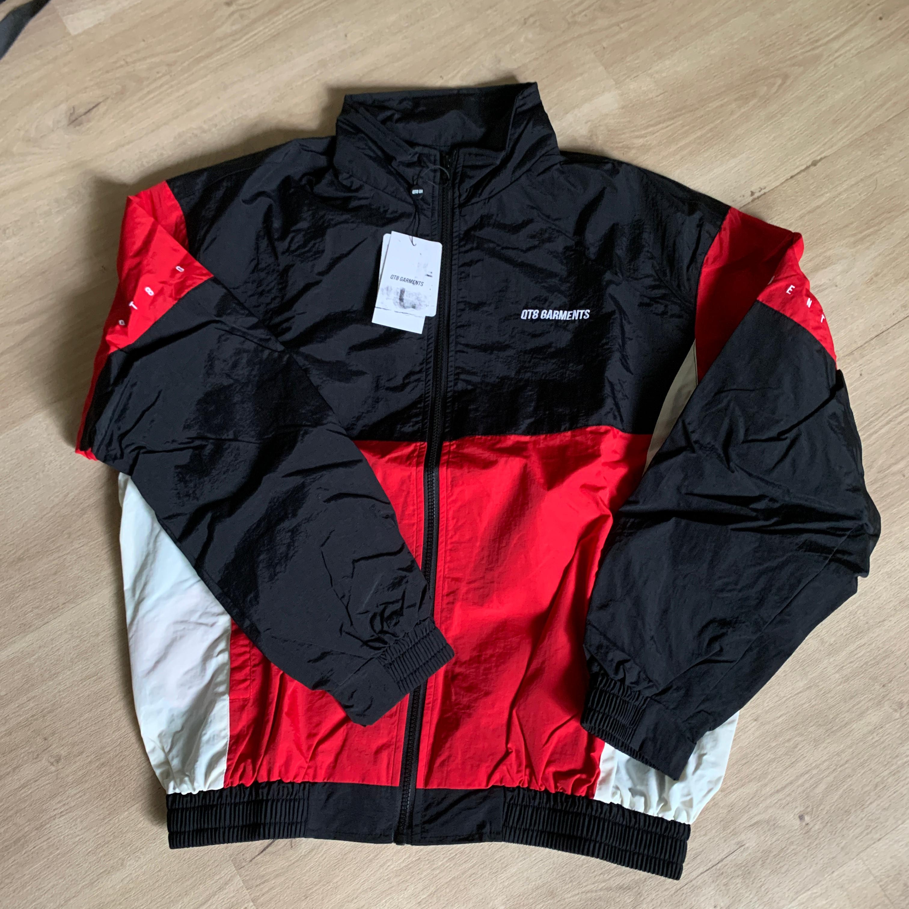 QT8 Garments TL Old Track Jacket Black/Red 착용 스타일 - 2