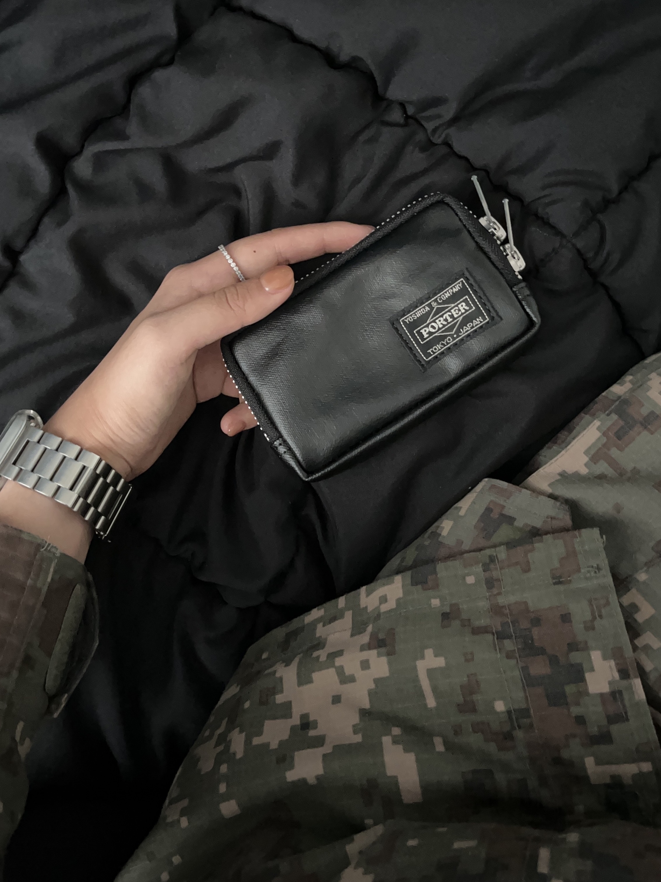 Porter Freestyle Multi Coin Case Black, Nike Air Force 1 '07 Low Triple Black 착용 스타일 - 1