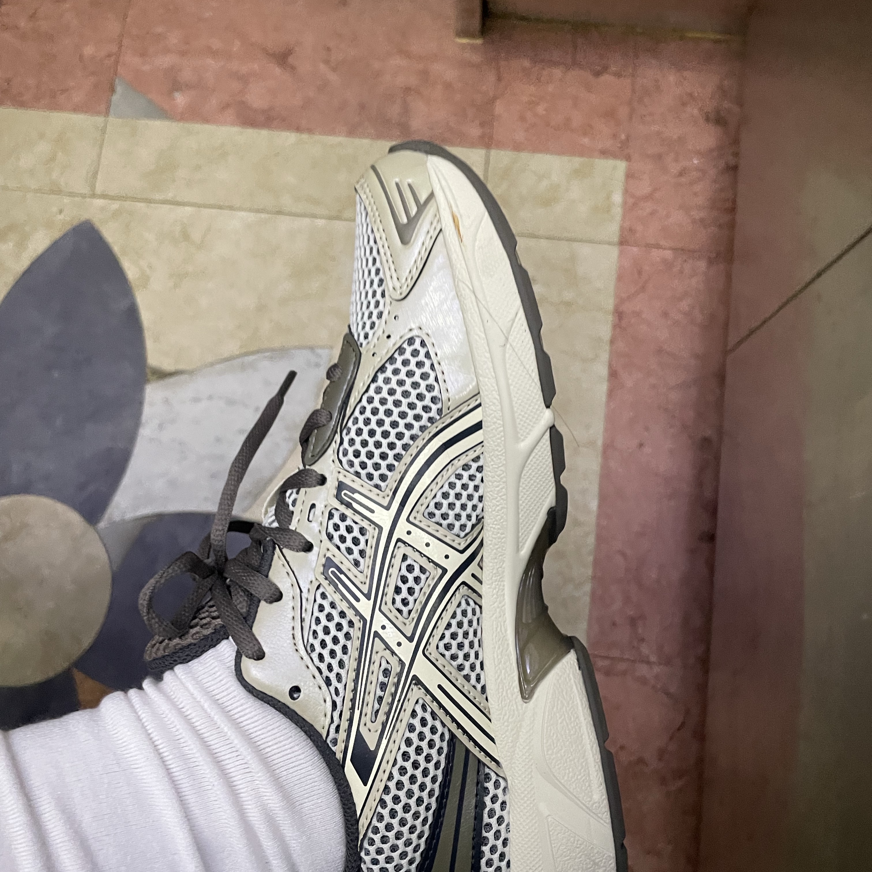 Asics Gel-1130 Birch Dark Taupe - Korea Exclusive 착용 스타일 - 1