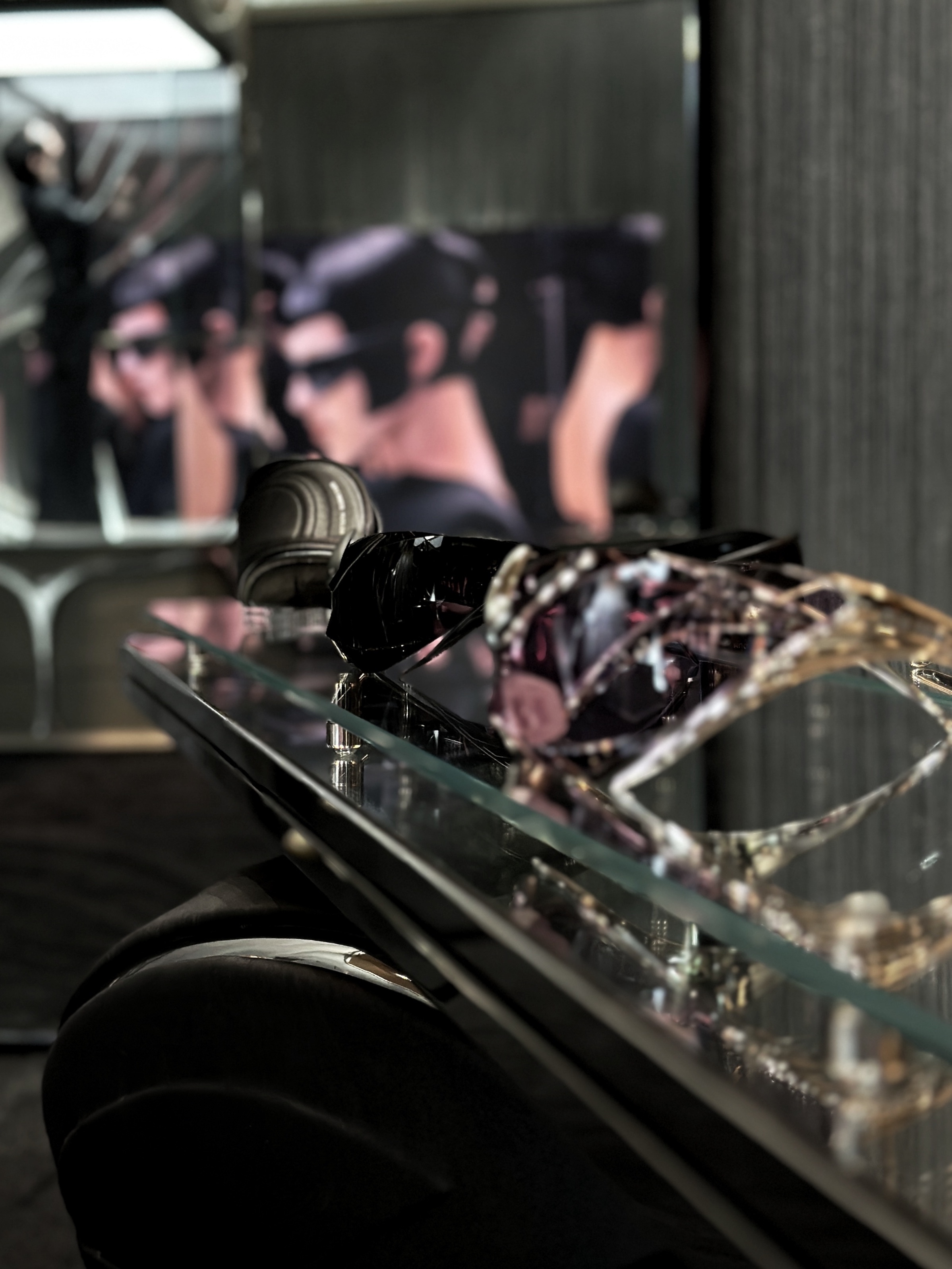 Gentle Monster x Mugler Spiral 01 M01 Black Gray 착용 스타일 - 6