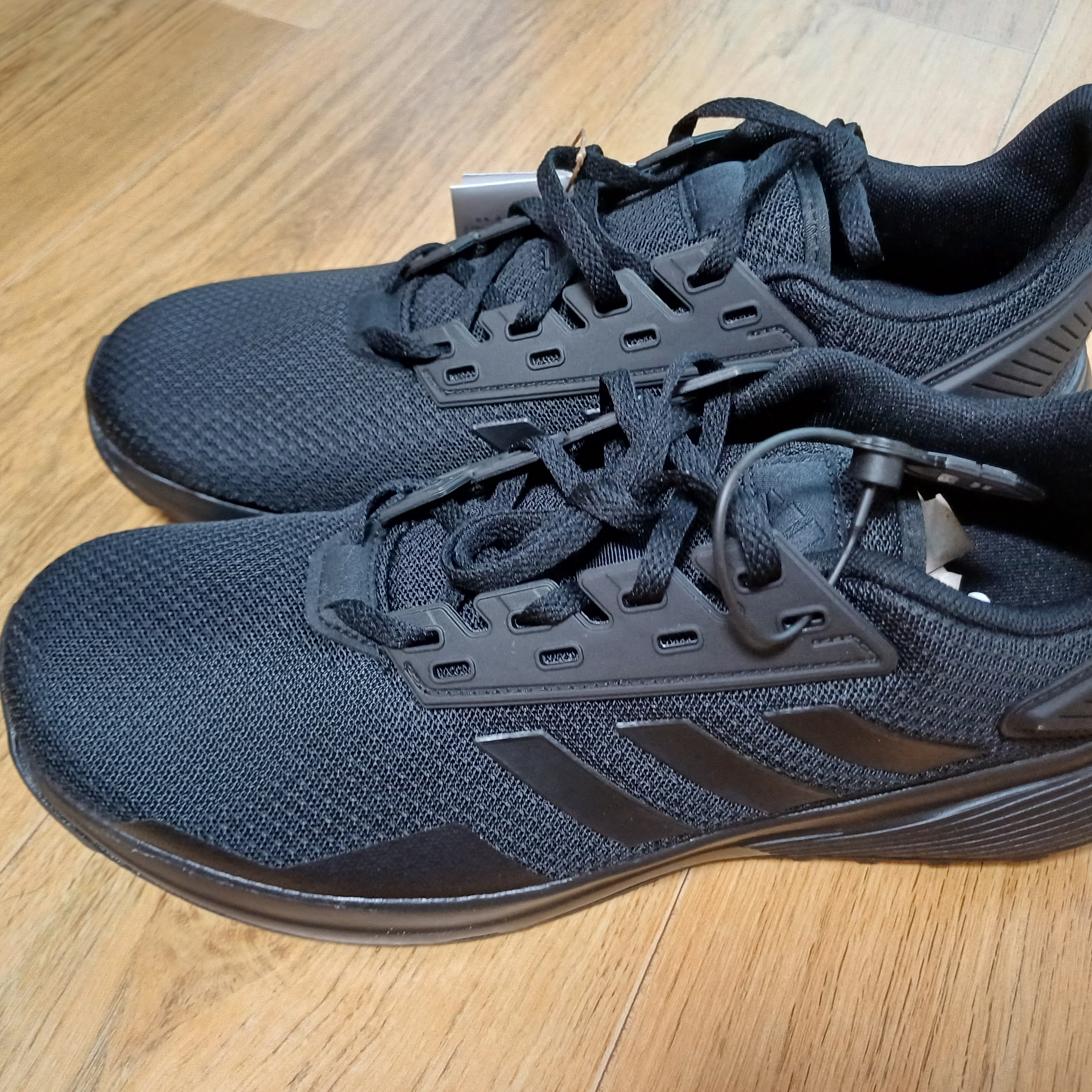 Adidas Duramo 9 Core Black 착용 스타일 - 1