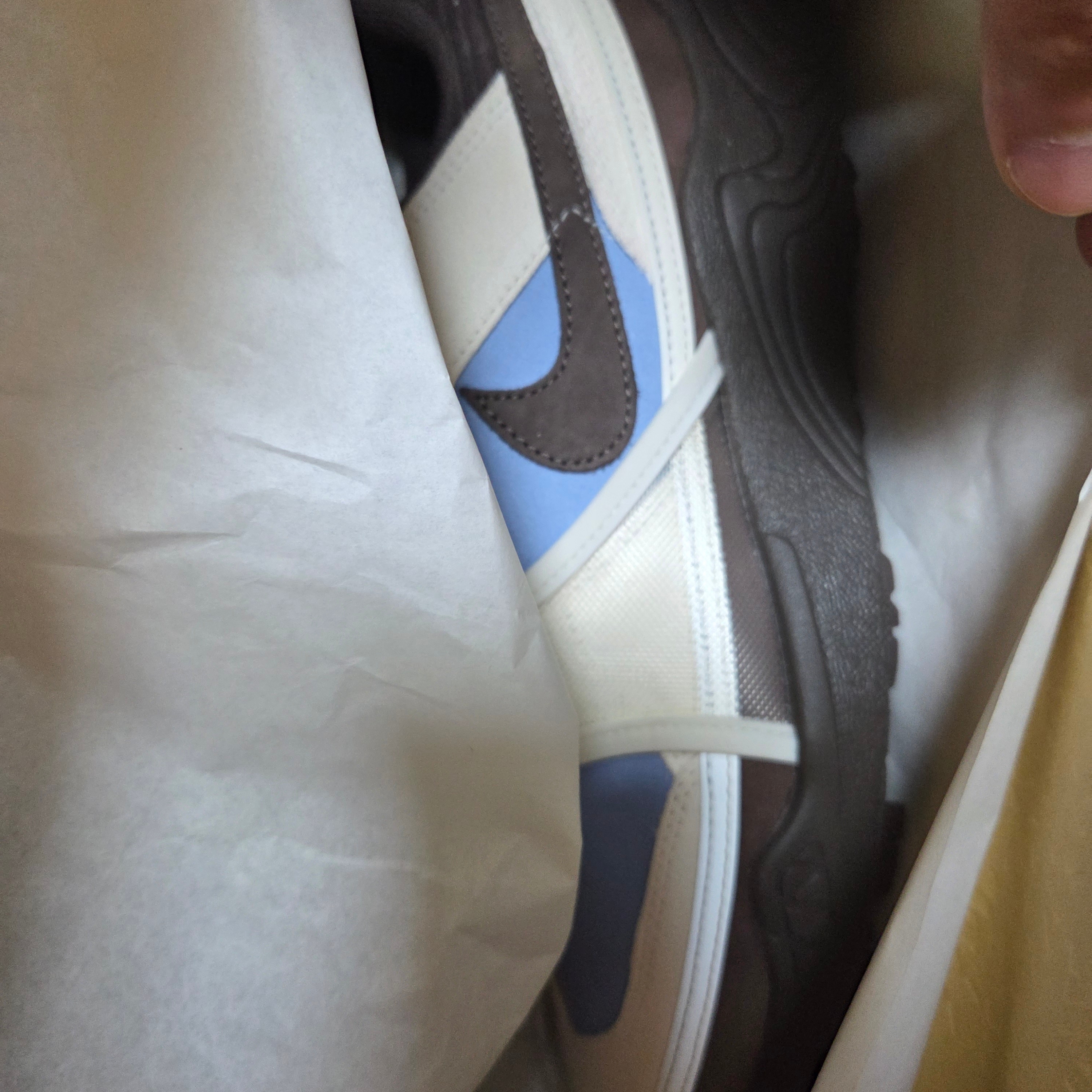 Nike x Travis Scott Zoom Field Jaxx Pale Ivory and Leche Blue 착용 스타일