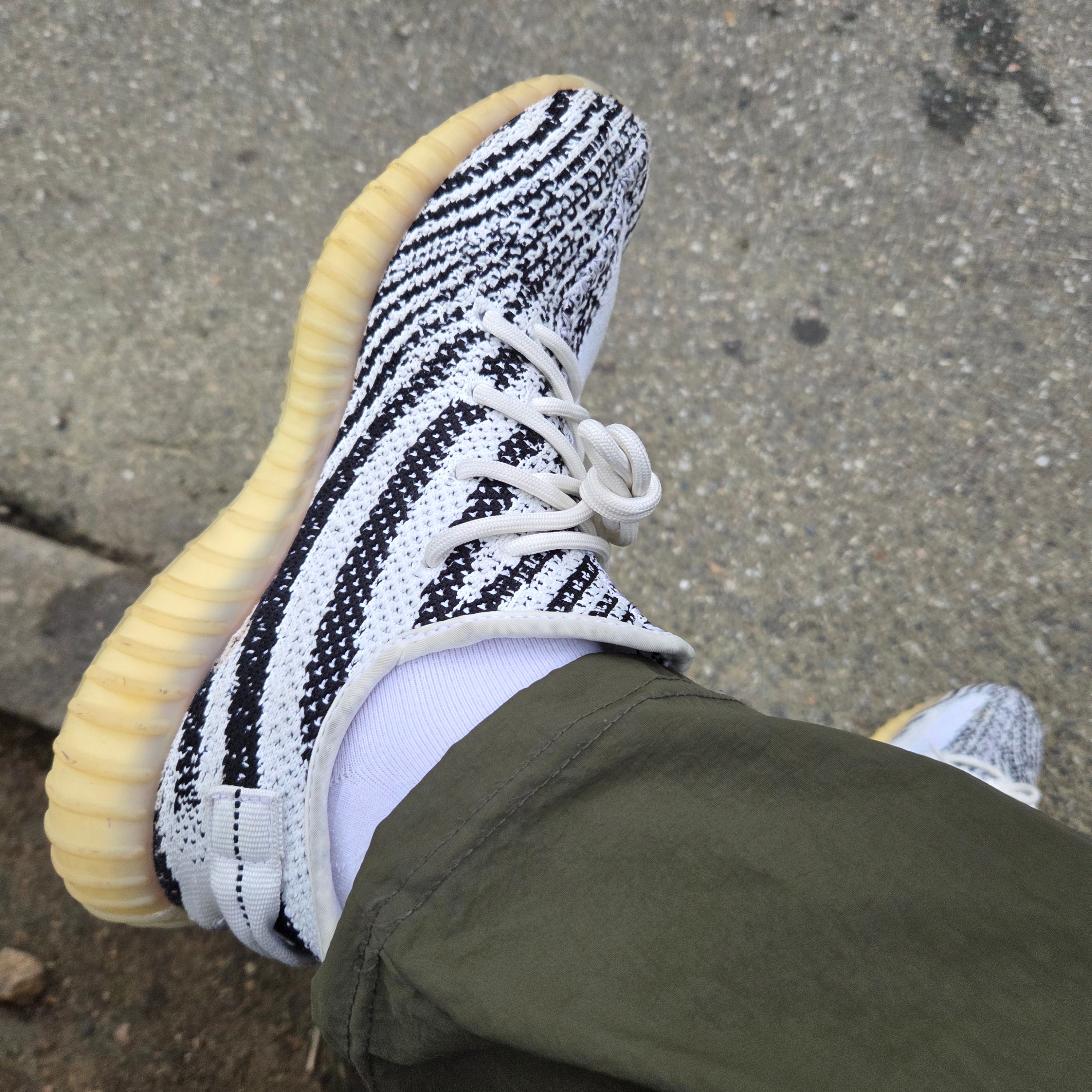 Adidas Yeezy Boost 350 V2 Zebra 2017/2019/2020 착용 스타일