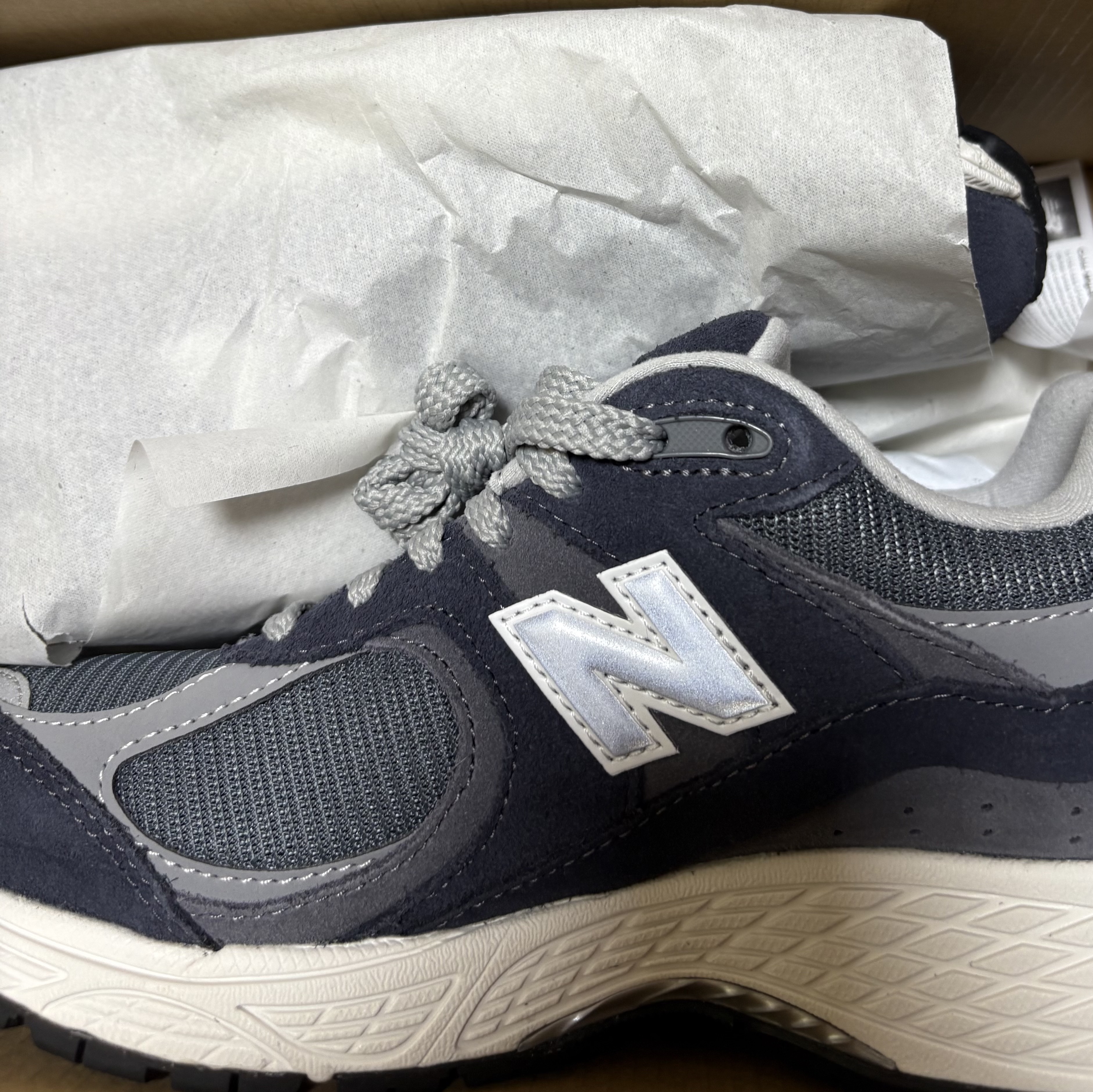 New Balance 2002R Eclipse Raincloud 착용 스타일