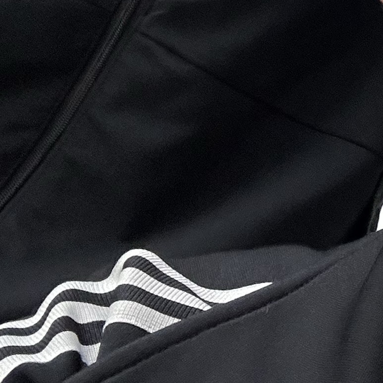 Nike Revolution 7 Black White 착용 스타일