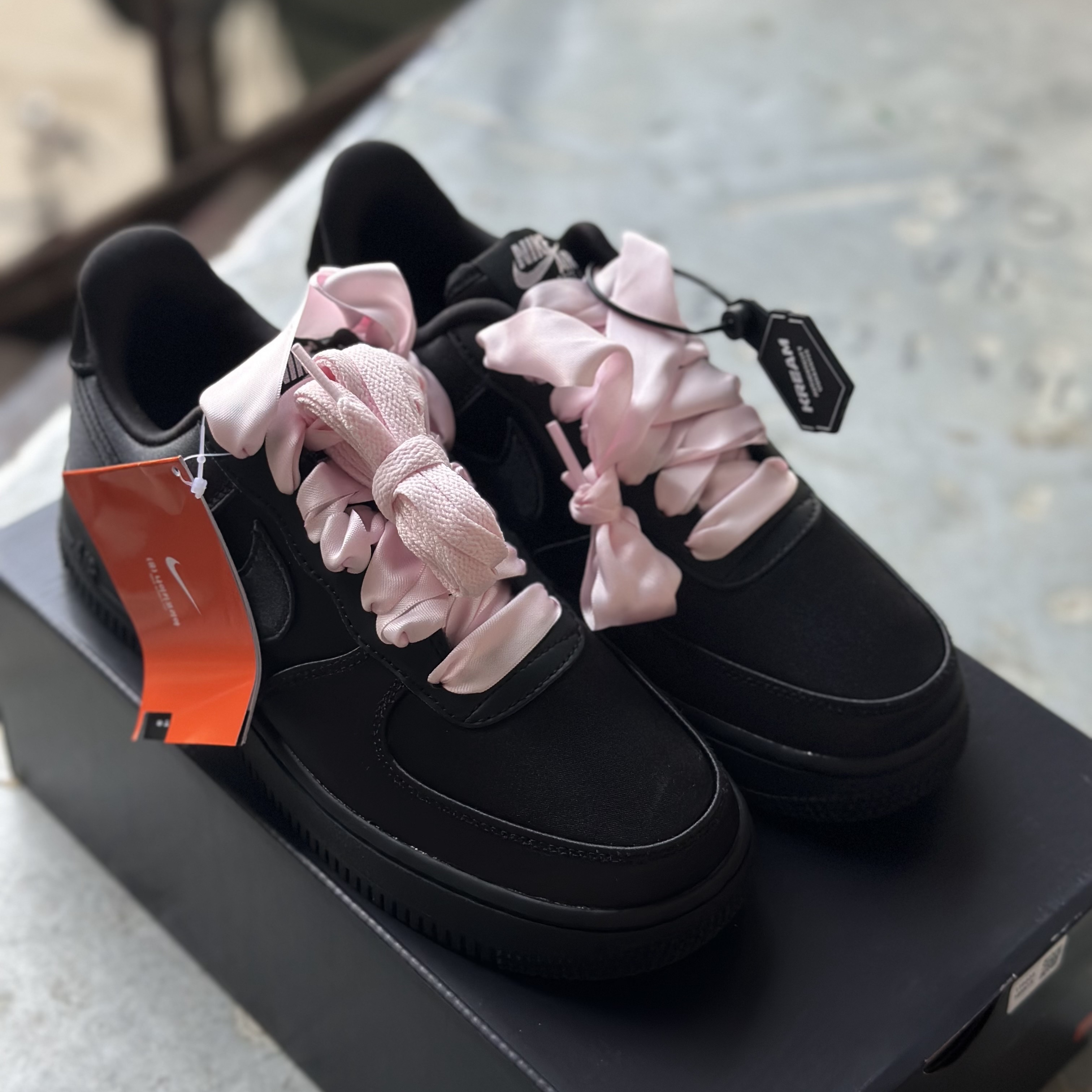 (W) Nike Air Force 1 '07 LV8 Black Pink Ice 착용 스타일