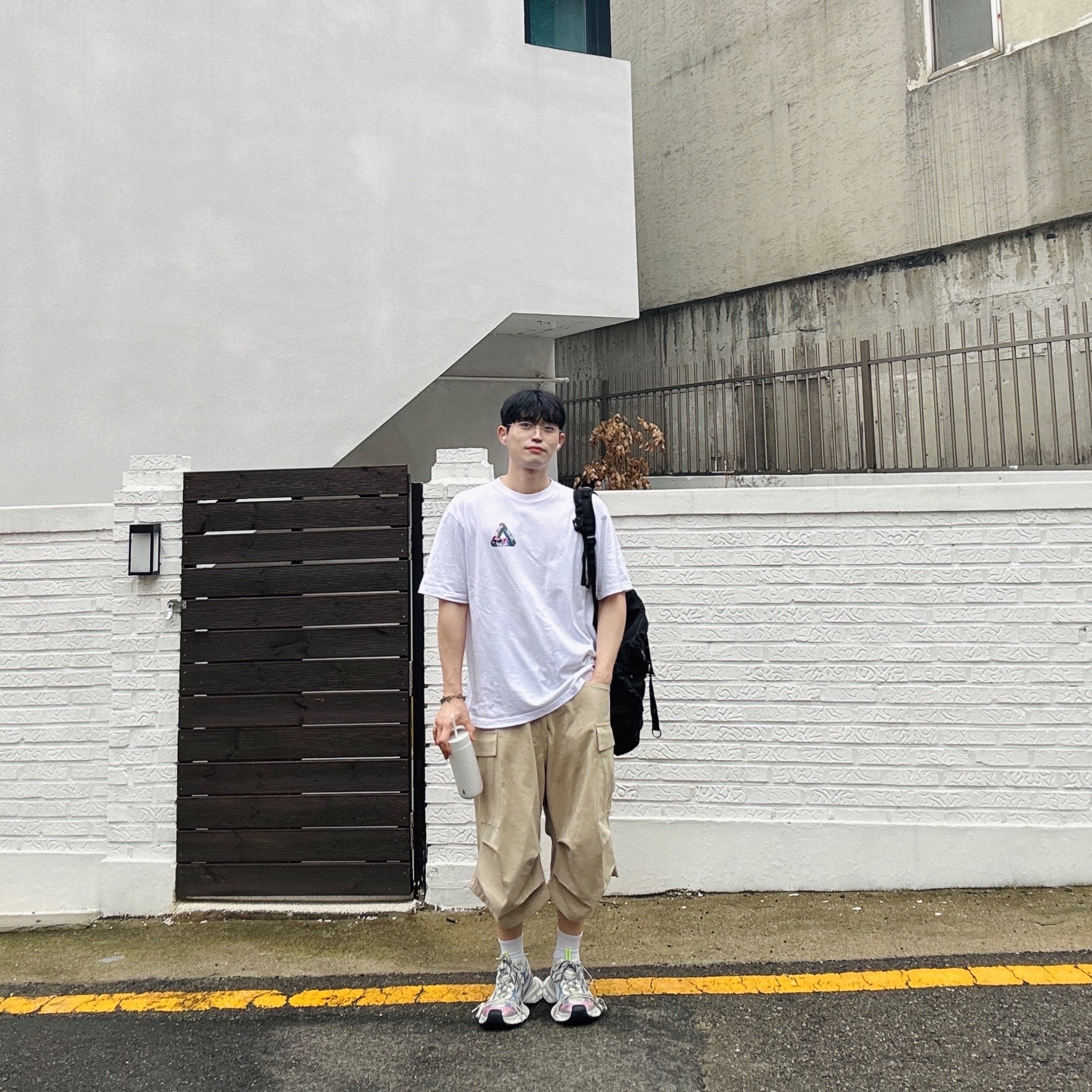 Palace Jungle Dream T-Shirt White - 24FW, Supreme Hav-A-Hank Bandanas Multicolor (Set of 3) - 24SS 착용 스타일 - 3