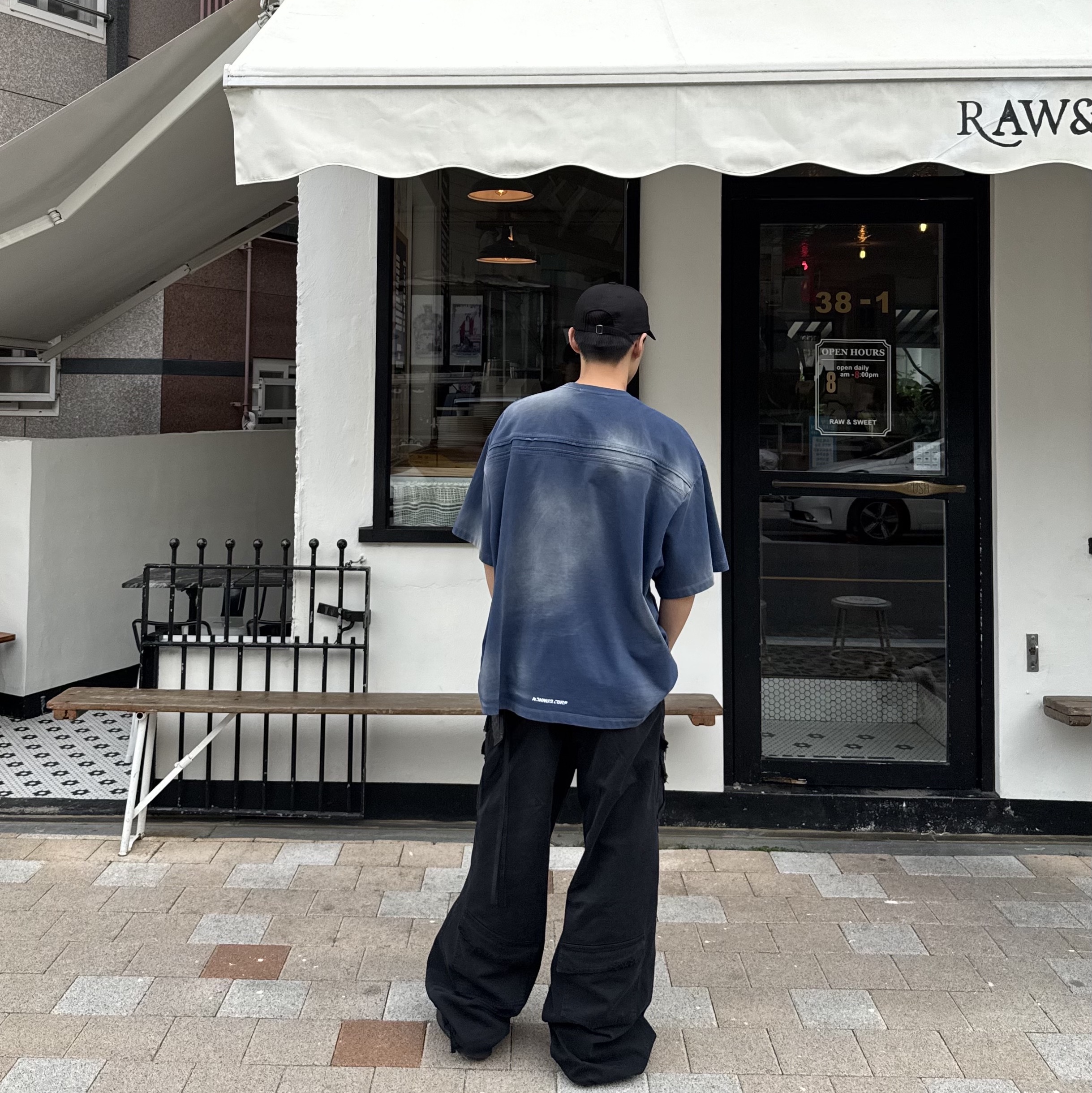 Nonnod Double Pocket Cargo Pants Vintage Black, Nonnod Back Detail T-shirt Washed Navy 착용 스타일 - 1