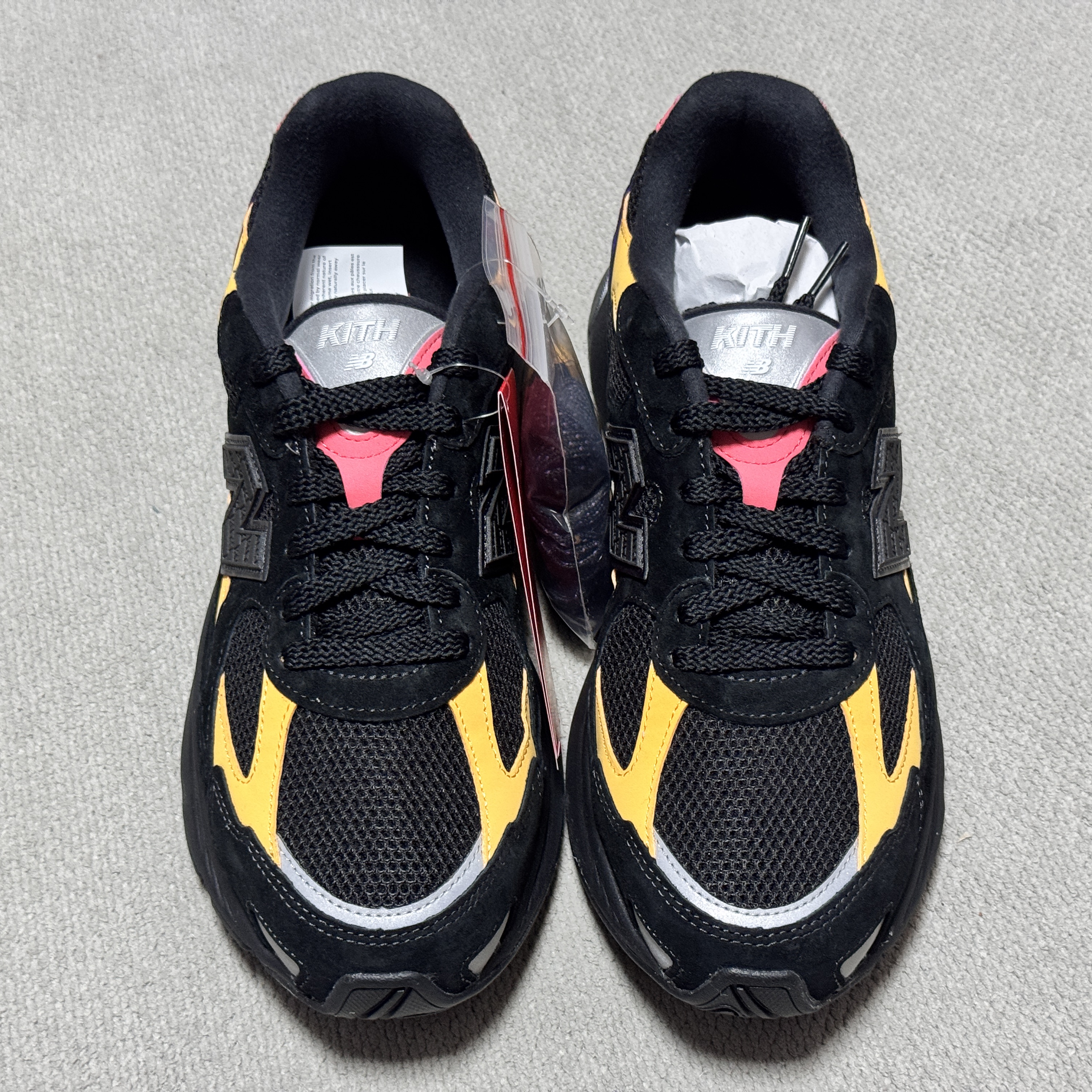 New Balance x Ronnie Fieg 2010 Abzorb Black Yellow 착용 스타일 - 3