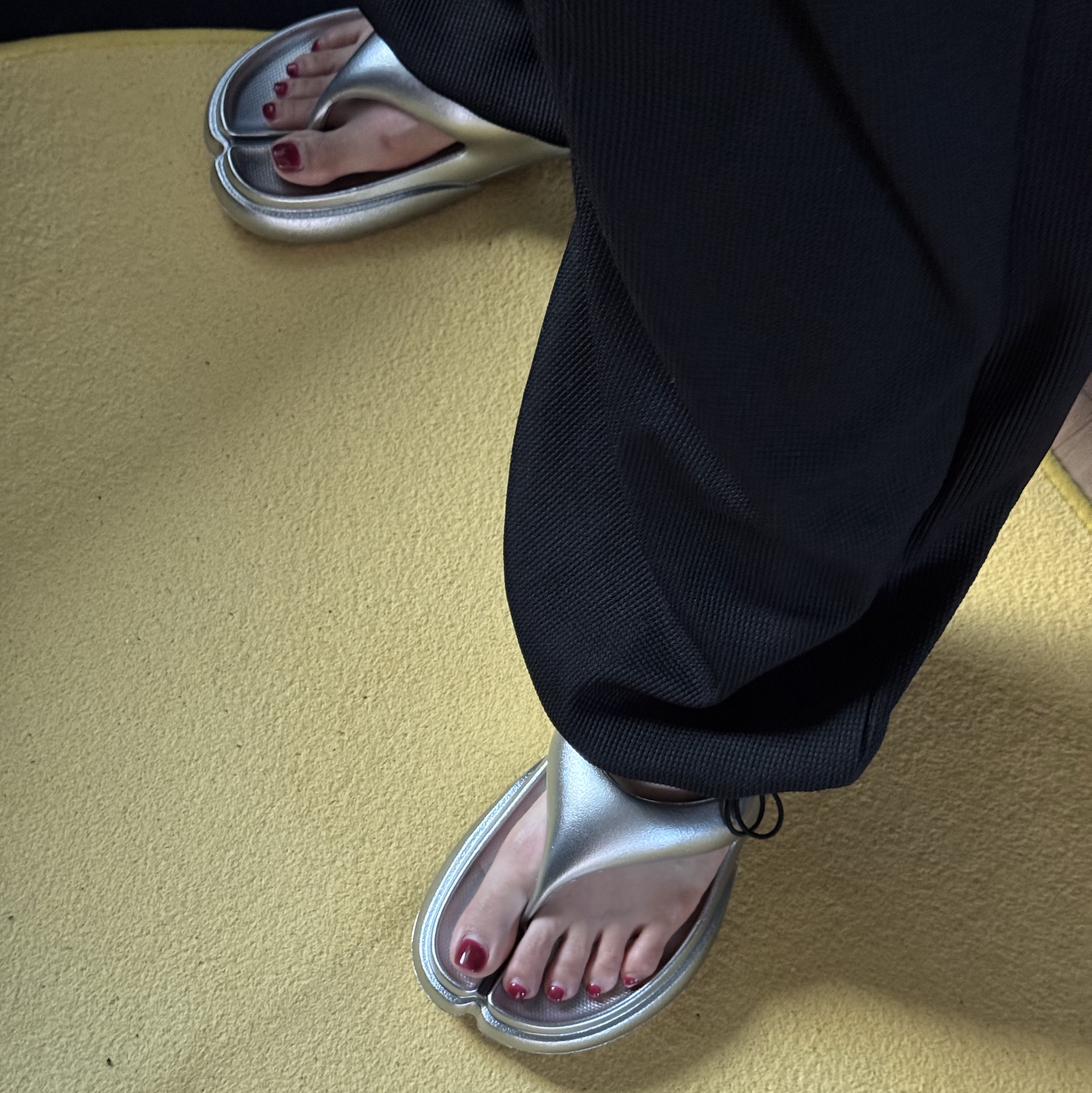 PAES Flipflop 02 Silver 착용 스타일
