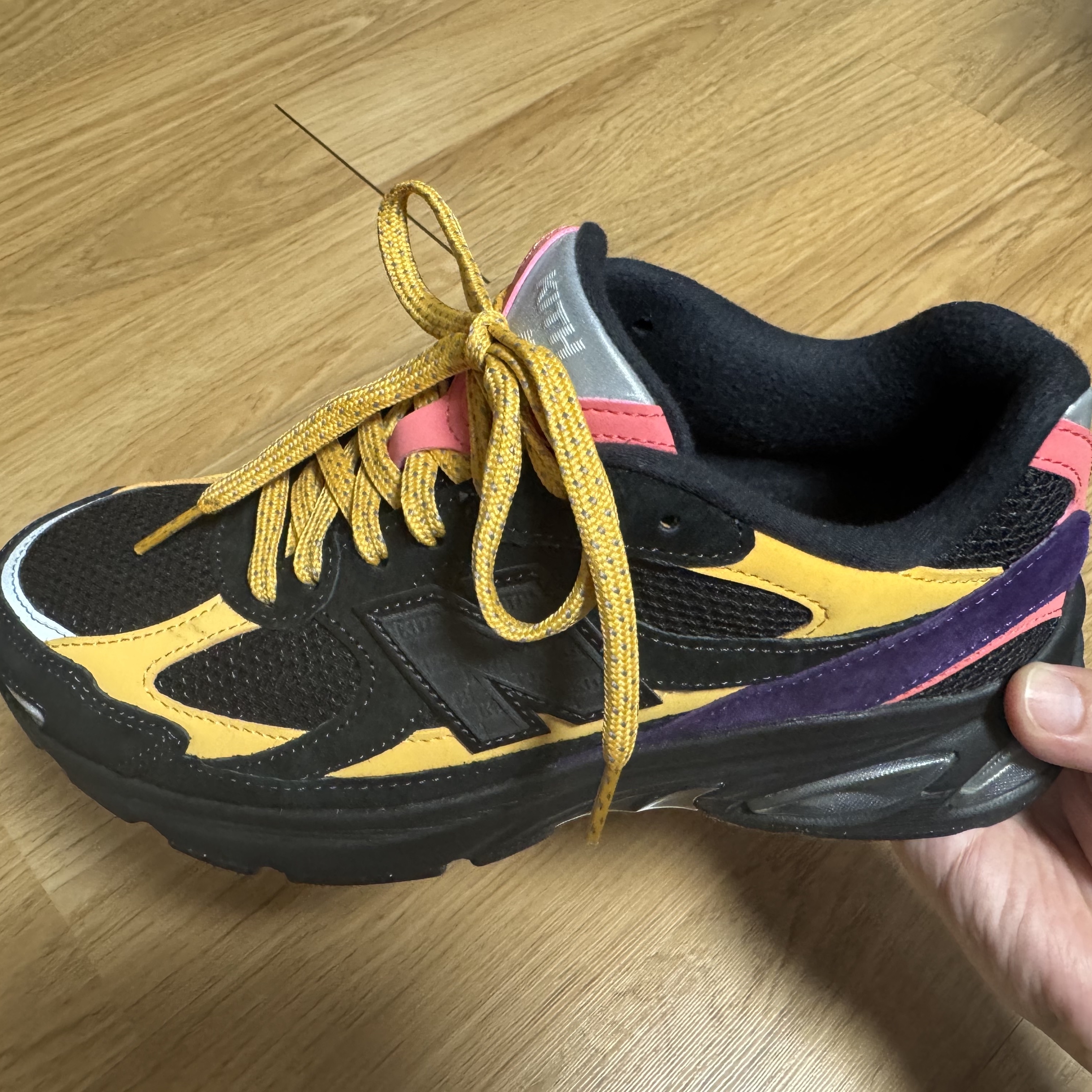 New Balance x Ronnie Fieg 2010 Abzorb Black Yellow 착용 스타일