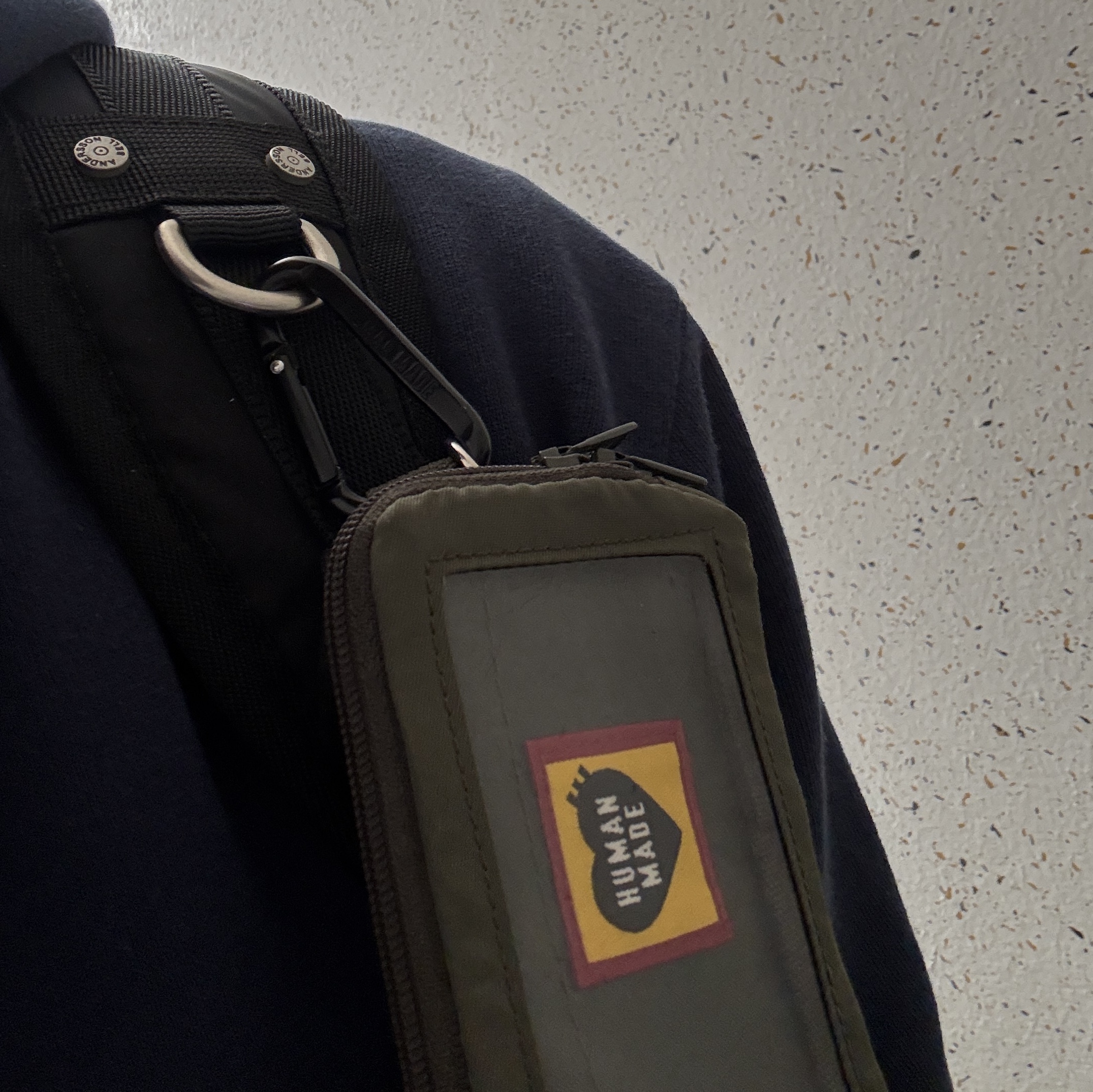 Human Made Military Card Case Olive Drab 착용 스타일