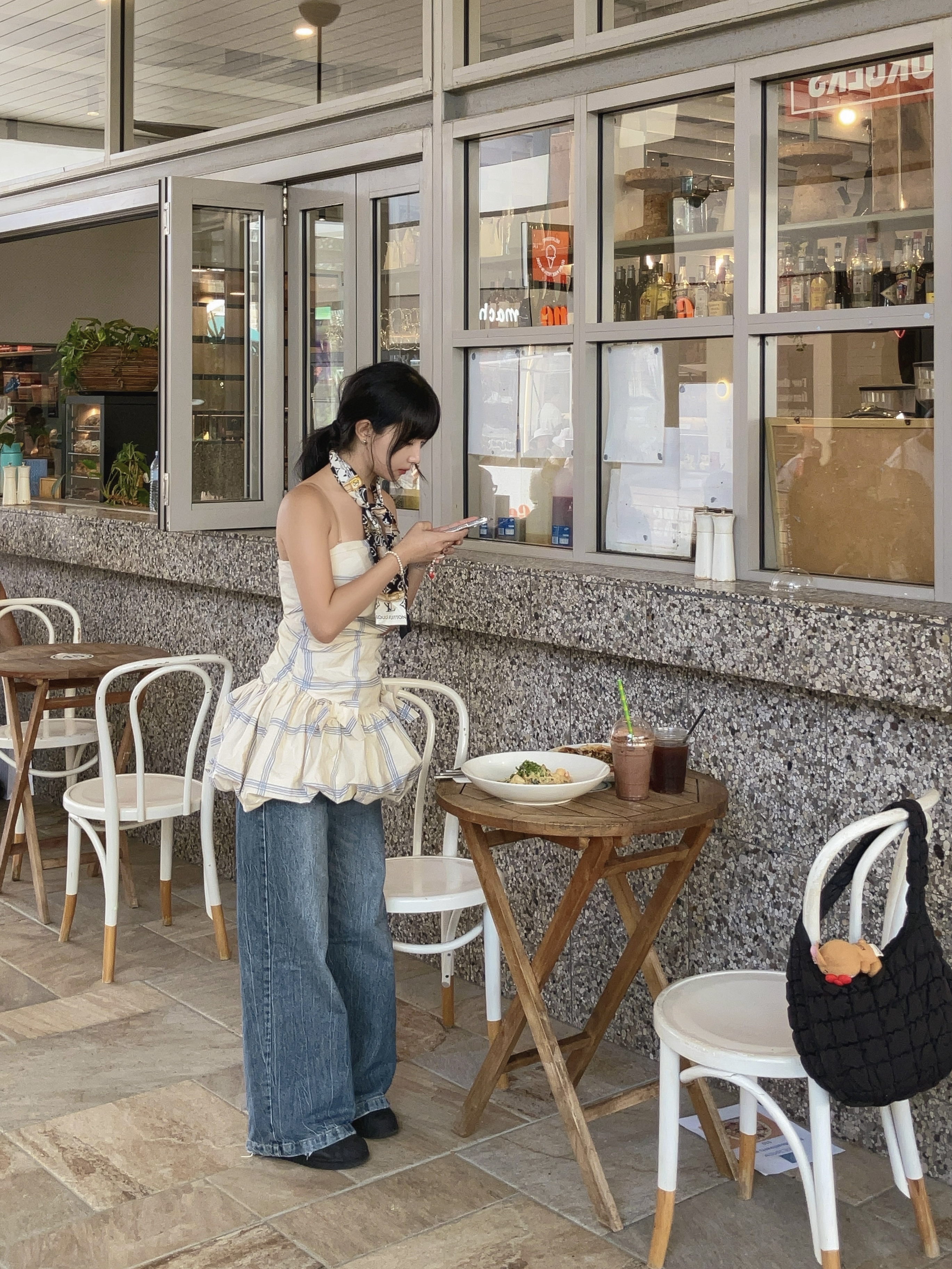 COS Quilted Mini Bag Black, (W) Louis Vuitton Monogram Confidential Bandeau Black 착용 스타일 - 1