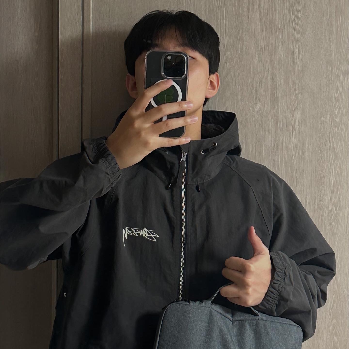 Stussy Wave Dye Beach Shell Jacket Black 착용 스타일