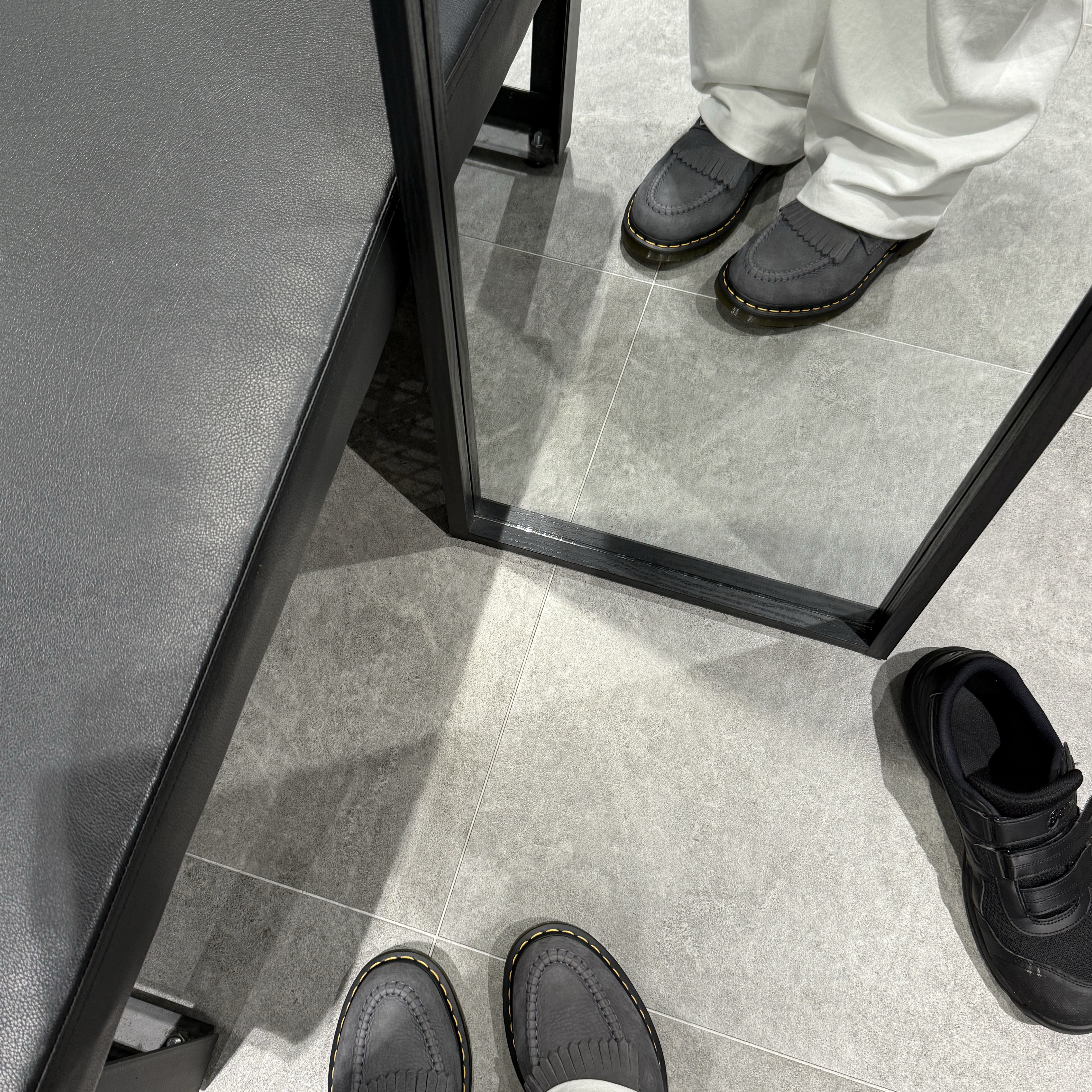 (W) Dr. Martens Adrian Snaffle Blue 착용 스타일 - 1