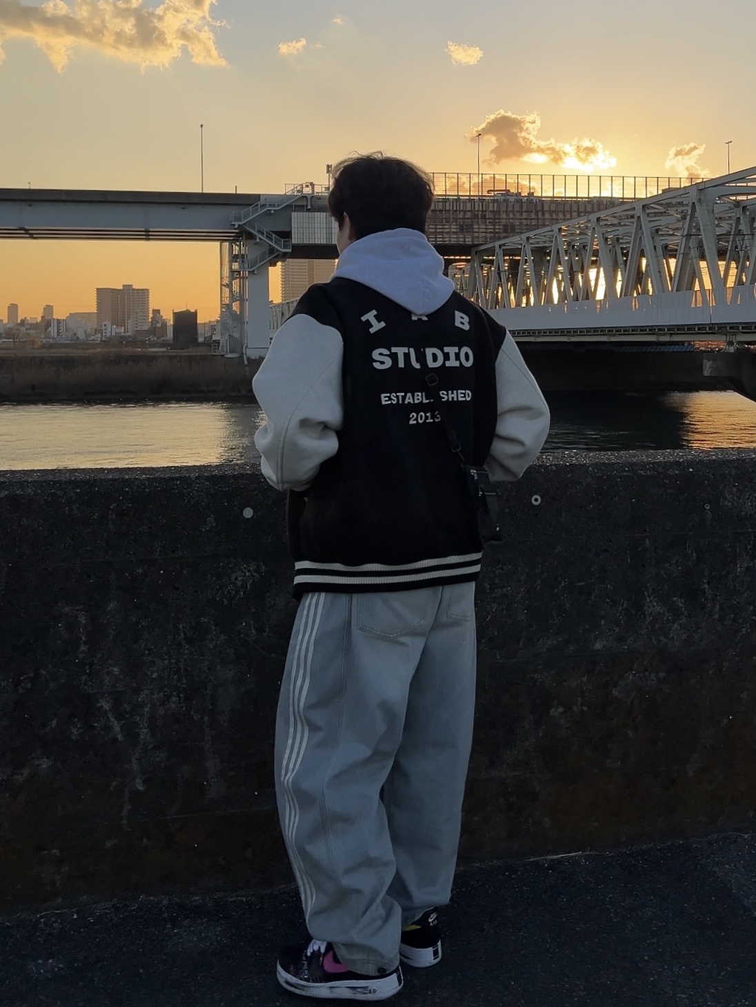 IAB Studio Stadium Jacket Black Ivory, Nike x Peaceminusone Air Force 1 Low Para-Noise 3.0 Black and Multicolor 착용 스타일 - 1