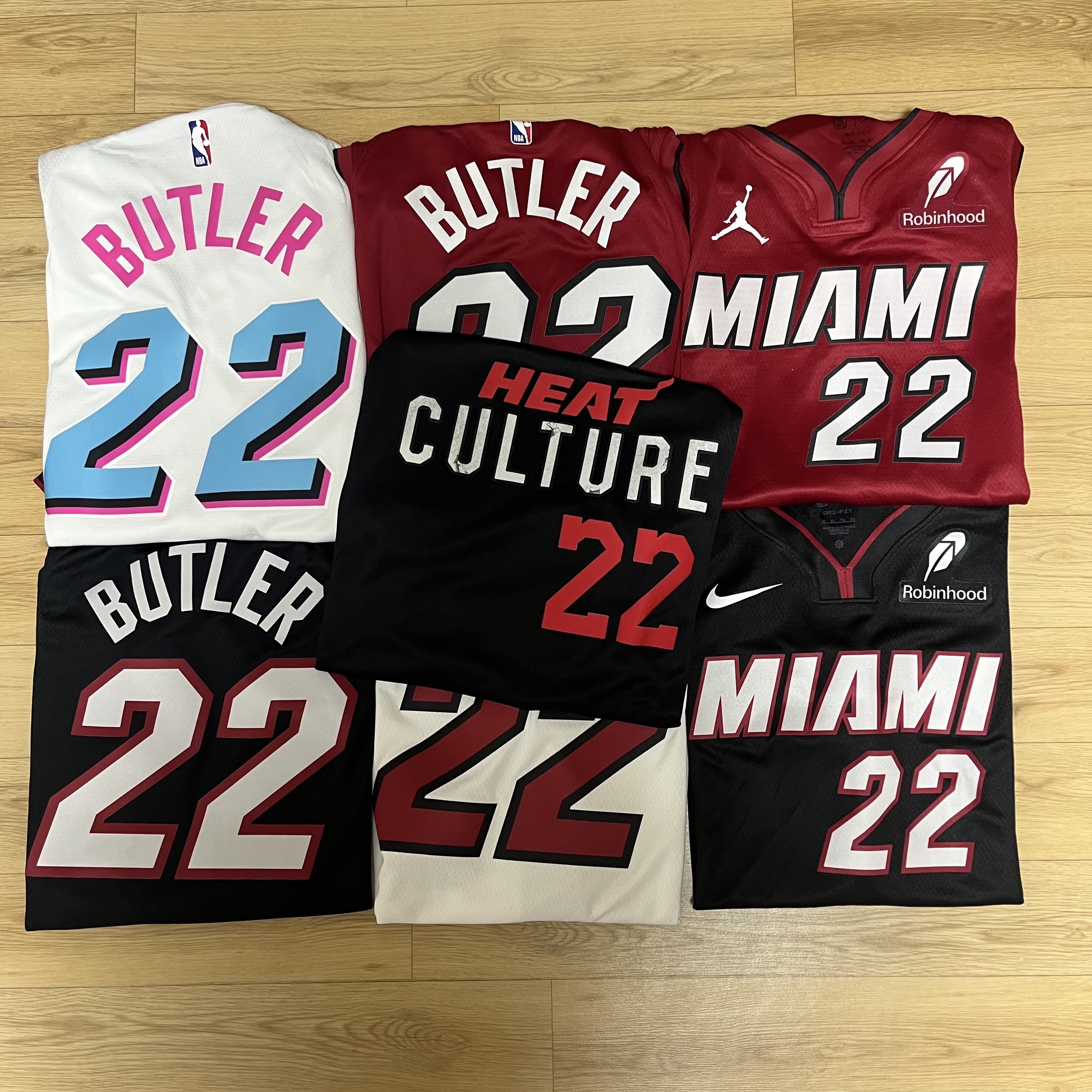 Nike Jimmy Butler Miami Heat Icon Edition 2022/23 NBA Swingman Jersey Black 착용 스타일