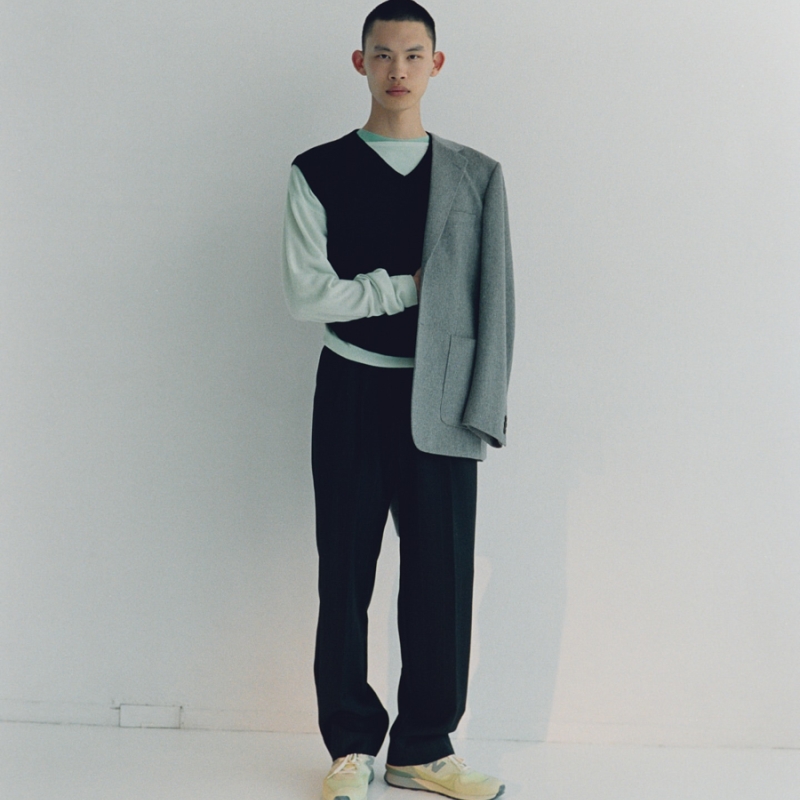 New Balance x Auralee 475 Aloe Wash Beechnut 착용 스타일 - 3
