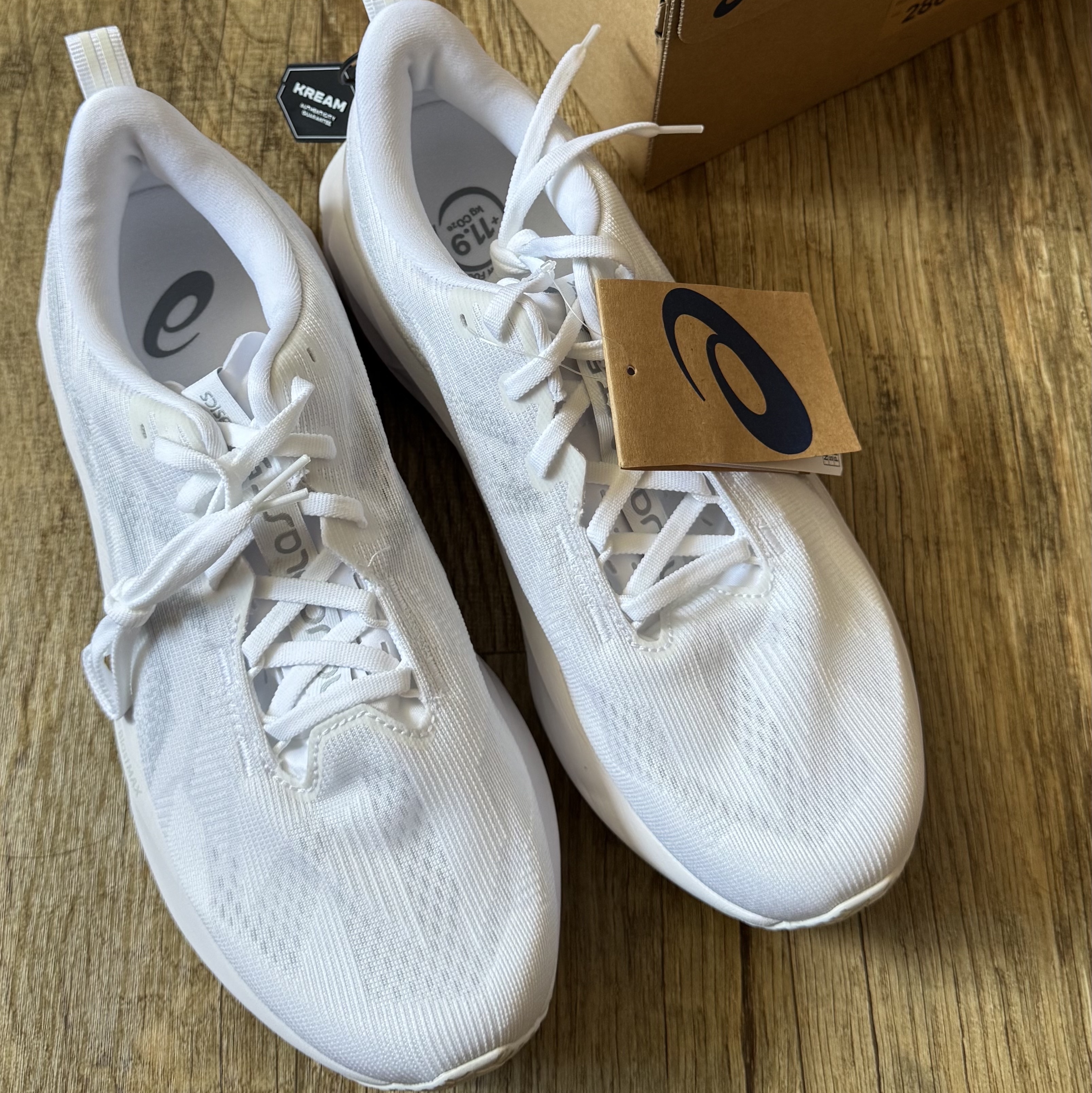 Asics Novablast 5 White Piedmont Grey 착용 스타일
