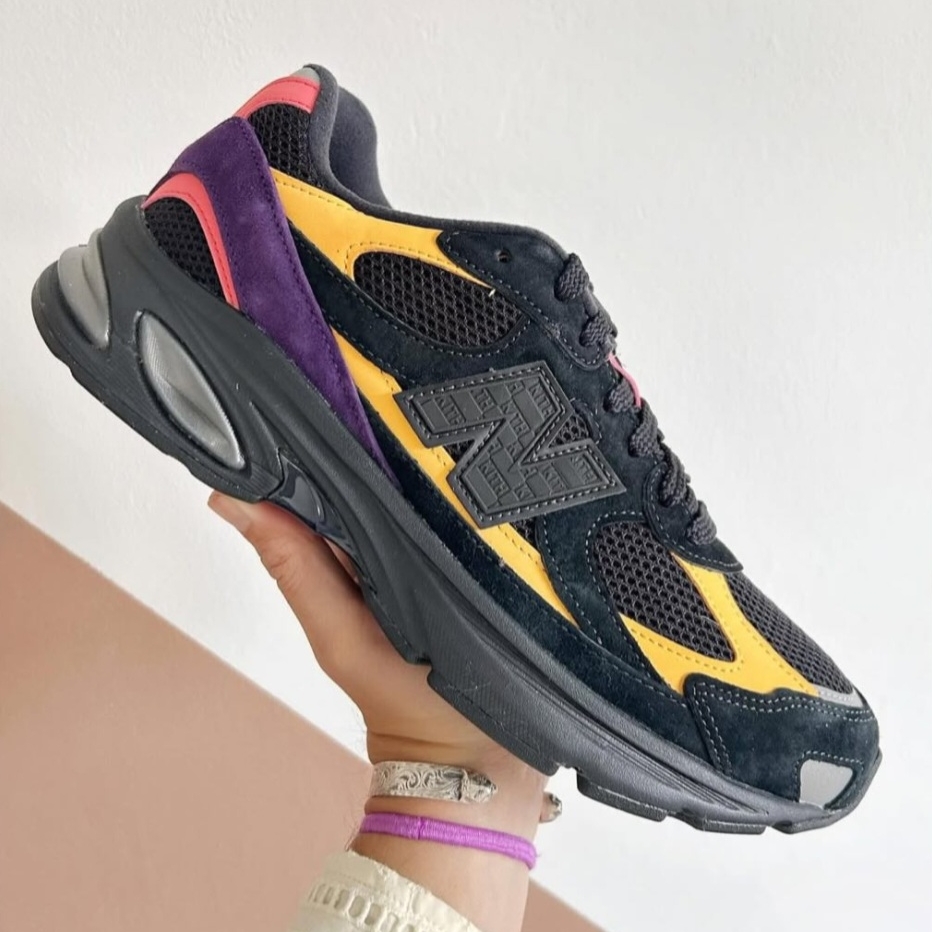 New Balance x Ronnie Fieg 2010 Abzorb Black Yellow 착용 스타일 - 3