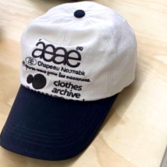 AEAE Web Logo Two Tone Ball Cap  White & Black 착용 스타일