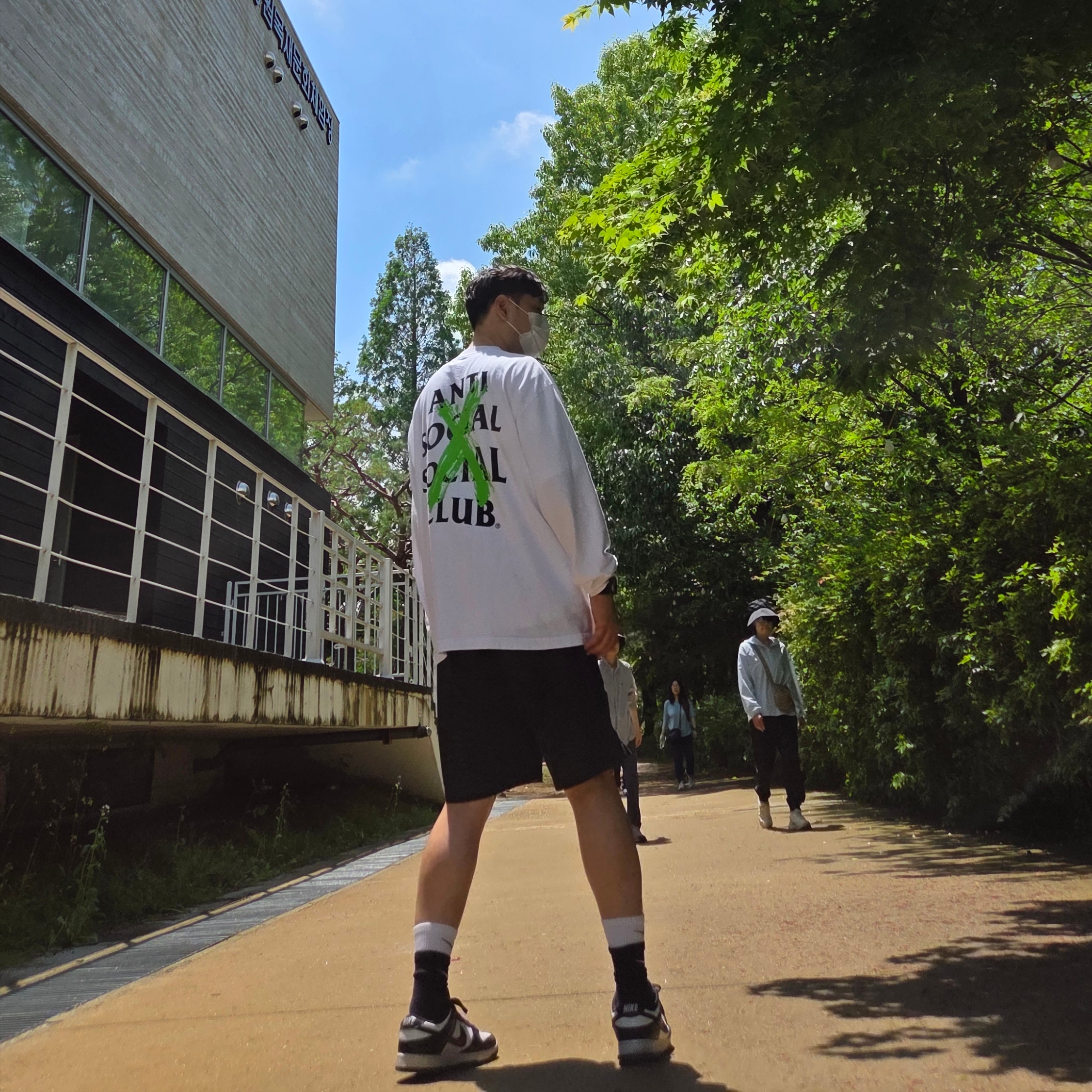 Nike Dunk Low Retro Black, Nike Everyday Plus Cushioned Training Crew Socks Black White (Korean Ver.) 착용 스타일 - 3
