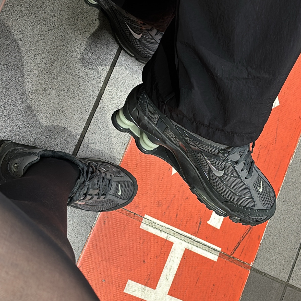 Nike Shox Ride 2 Iron Grey and Anthracite 착용 스타일